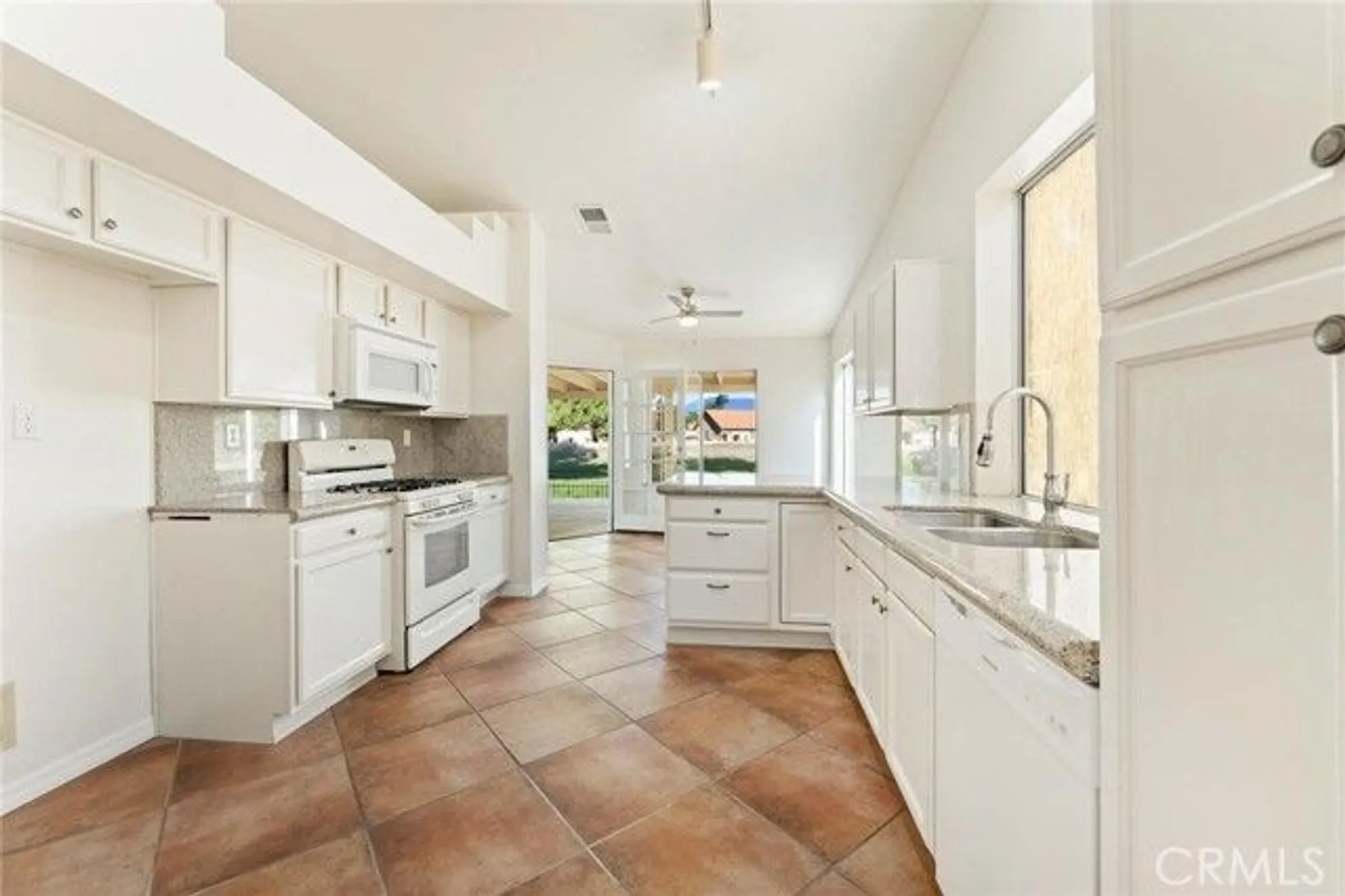 Property Slideshow image 11 of 40 | 1886 tamarack ln, Hemet, CA, 92545