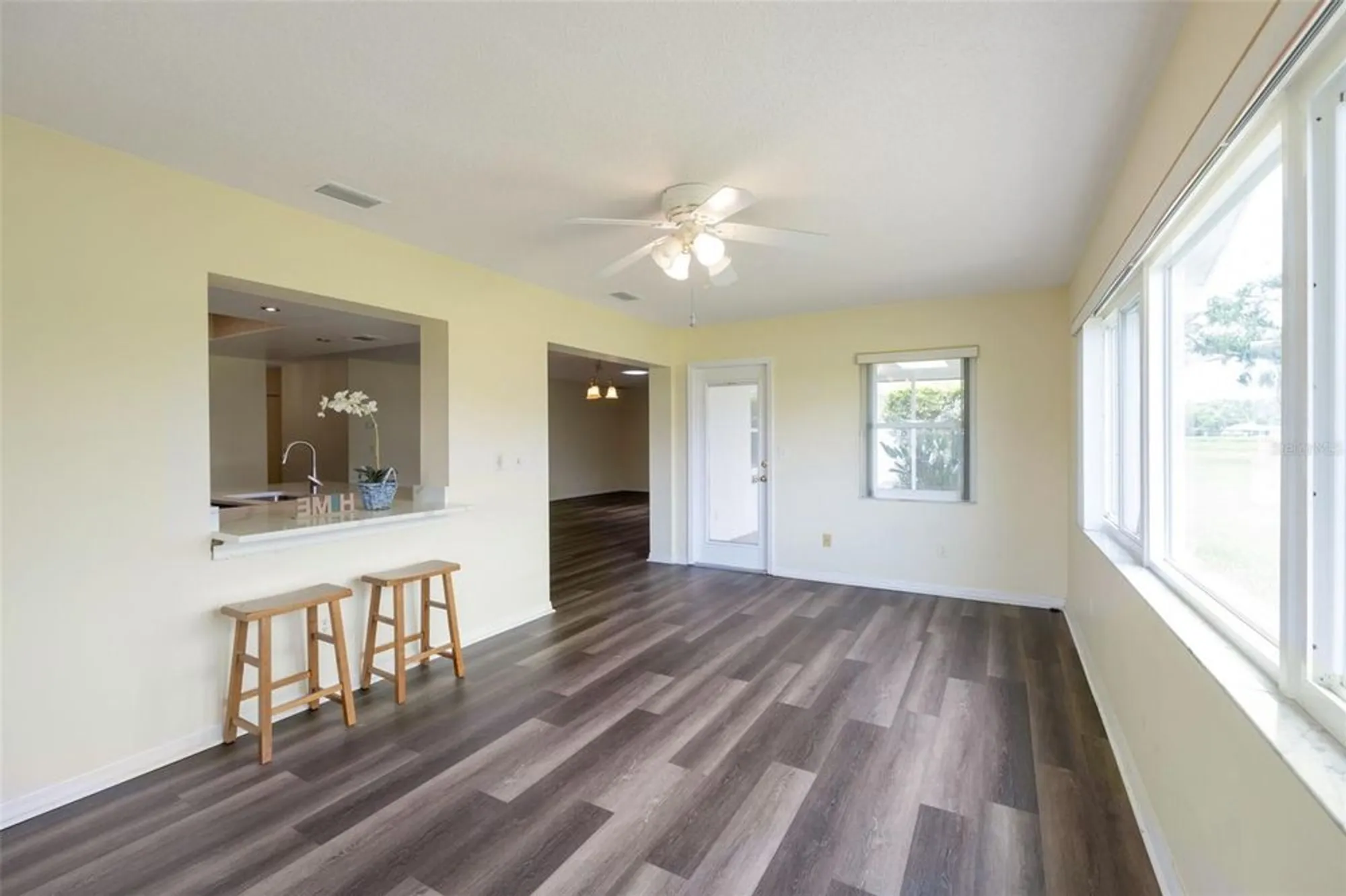 Property Slideshow image 10 of 33 | 1005 harefield cir # 43, Sun City Center, FL, 33573