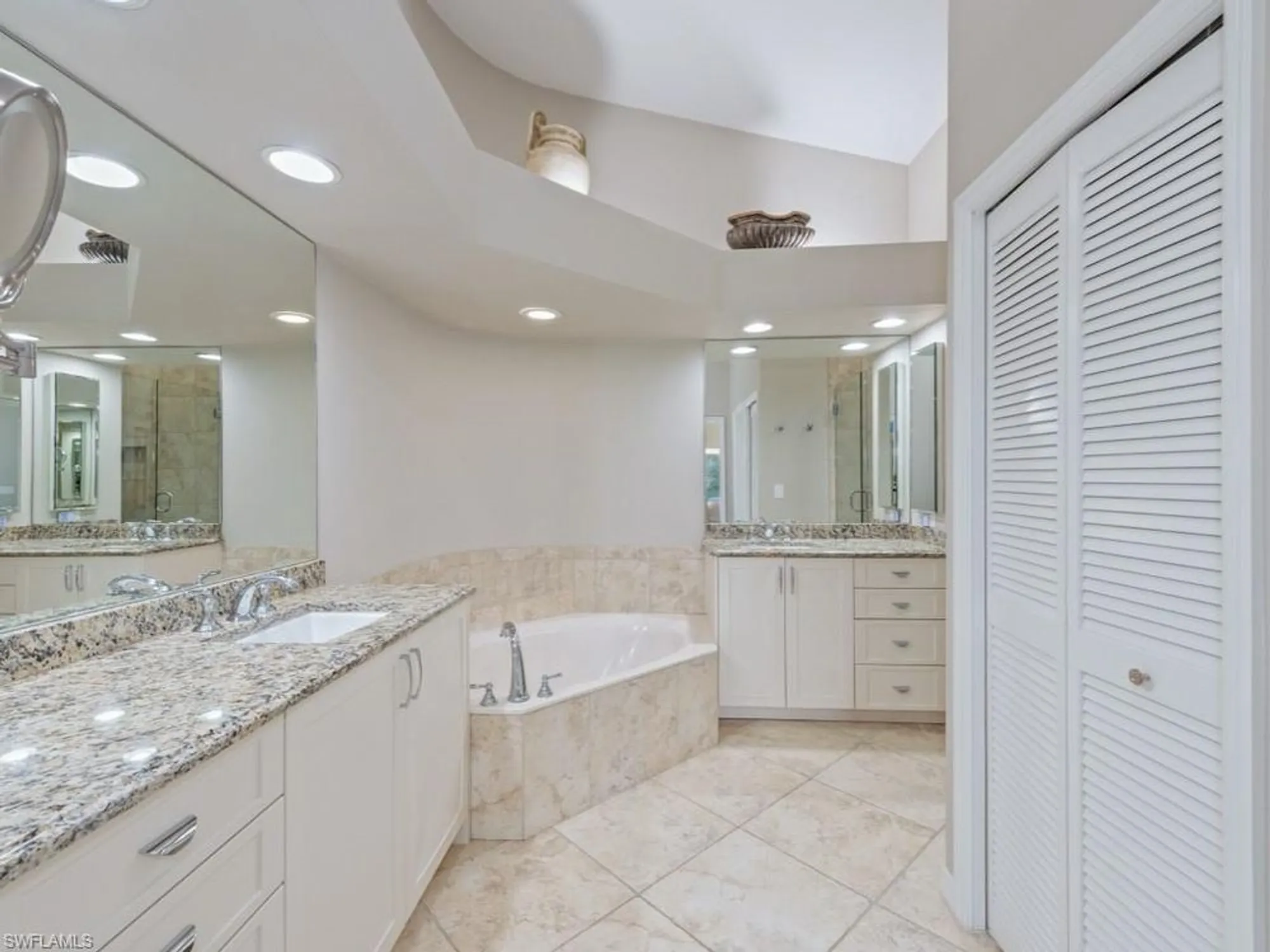 Property Slideshow image 13 of 35 | 26270 devonshire ct 202, Bonita Springs, FL, 34134