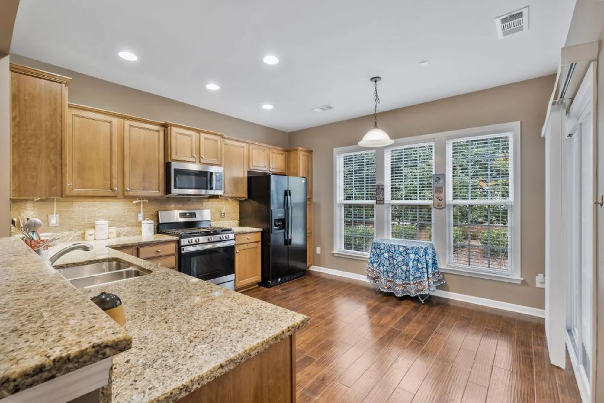 Property Slideshow image 9 of 32 | 220 old towne dr, Mount Juliet, TN, 37122