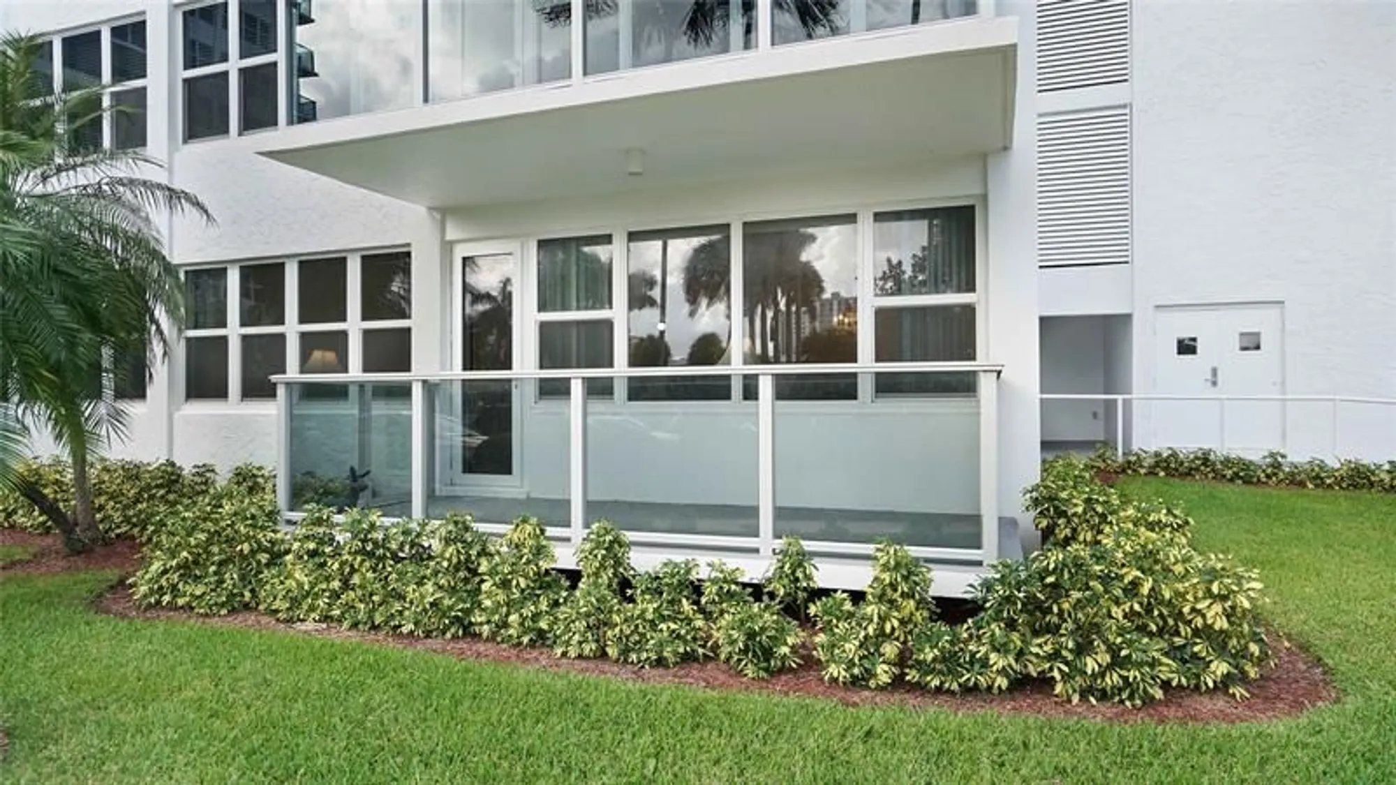 Property Slideshow image 31 of 49 | 3333 ne 34th st 109, Fort Lauderdale, FL, 33308