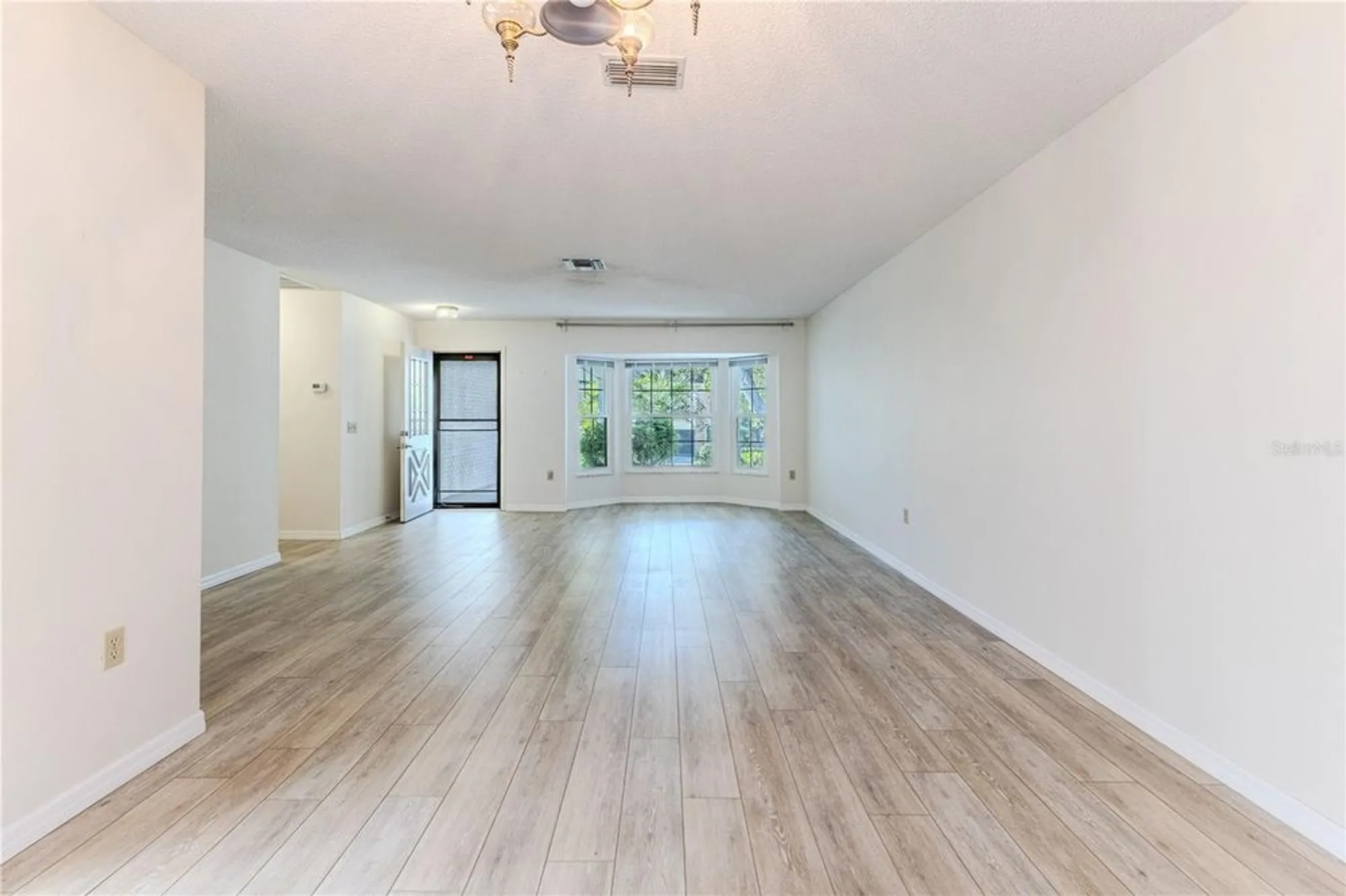 Property Slideshow image 10 of 71 | 2692 royal ridge dr, Spring Hill, FL, 34606