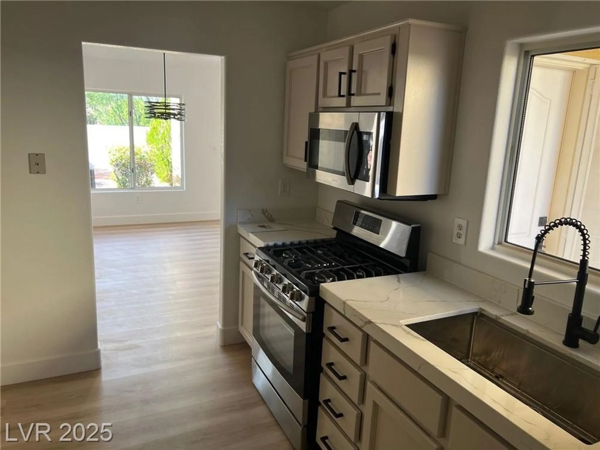 Property Slideshow image 13 of 21 | 10012 bundella dr, Las Vegas, NV, 89134