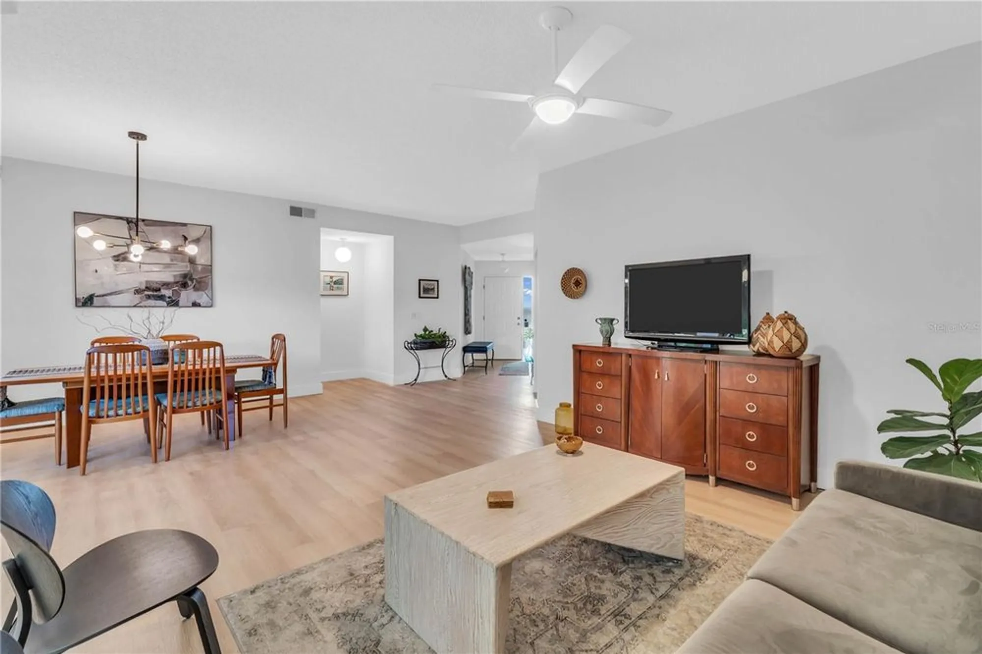 Property Slideshow image 7 of 44 | 1720 starling dr 103, Sarasota, FL, 34231