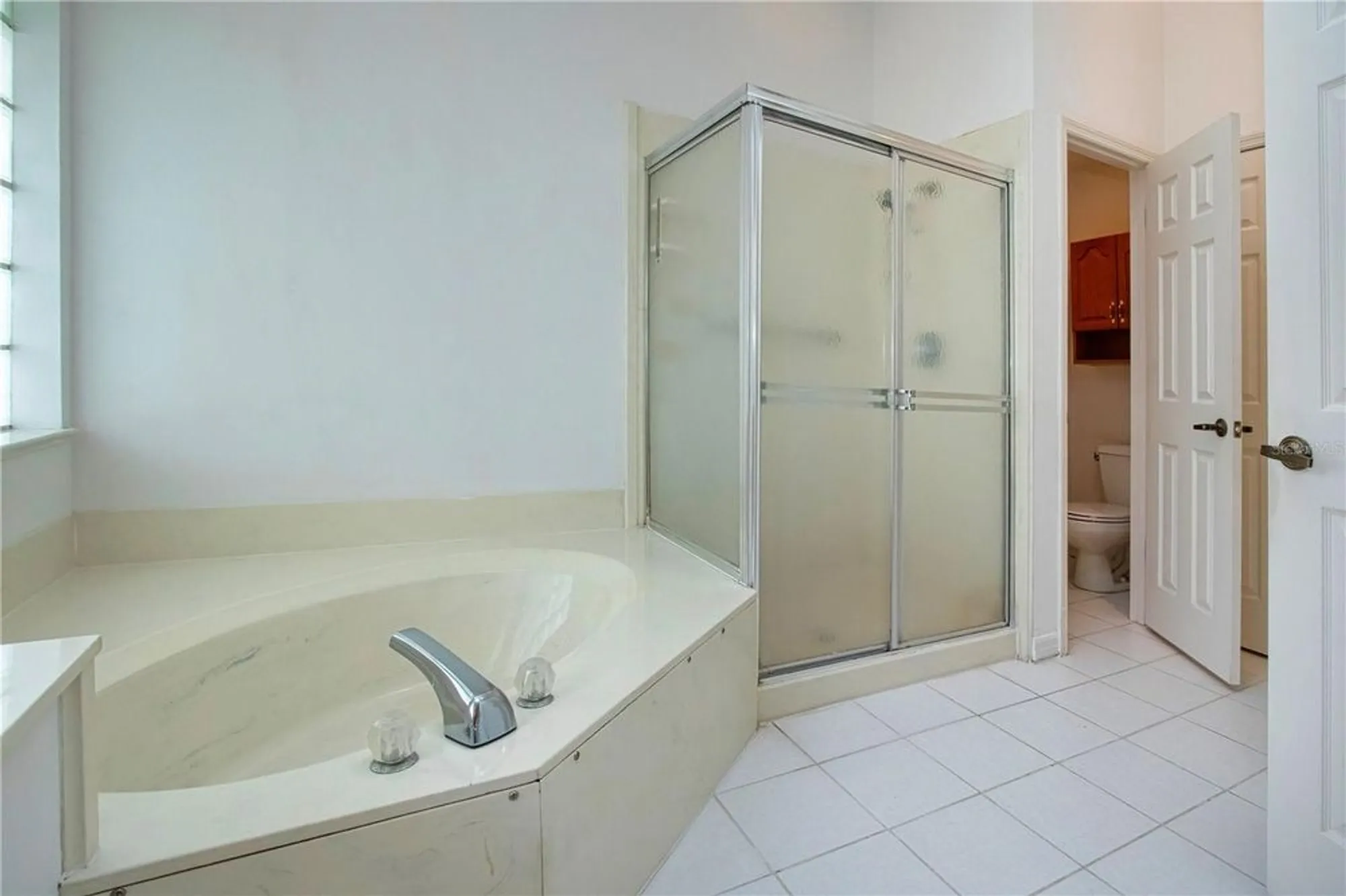 Property Slideshow image 32 of 60 | 2016 new bedford dr, Sun City Center, FL, 33573