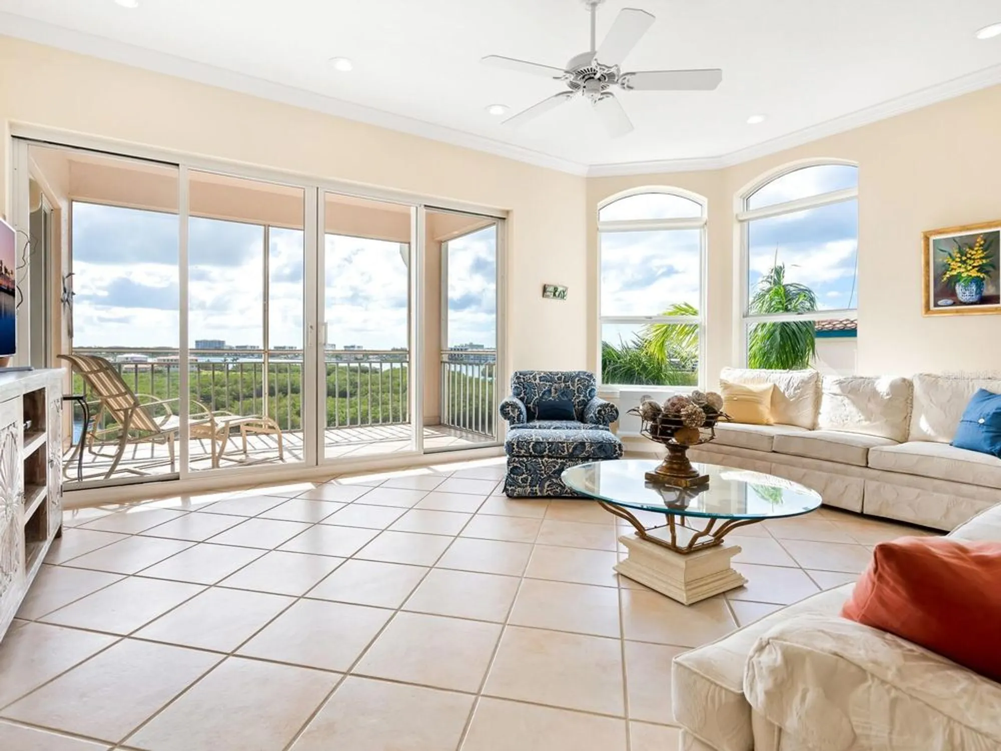 Property Slideshow image 3 of 38 | 5440 eagles point cir 405, Sarasota, FL, 34231