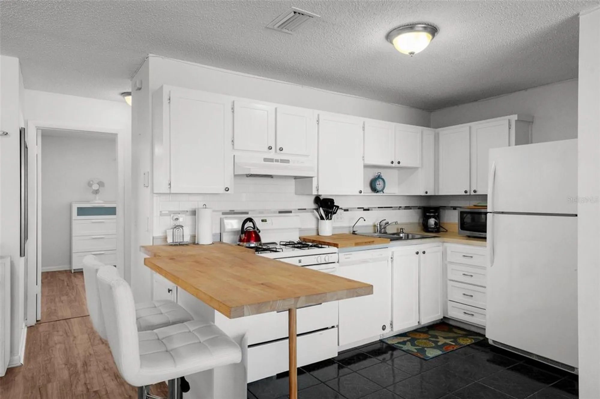 Property Slideshow image 3 of 44 | 5623 80th st n unit 506, Saint Petersburg, FL, 33709