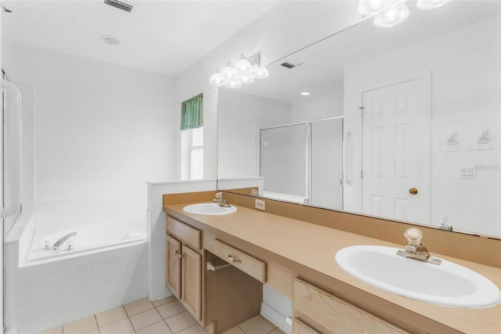 Property Slideshow image 15 of 39 | 7023 arcadian ct, Mount Dora, FL, 32757