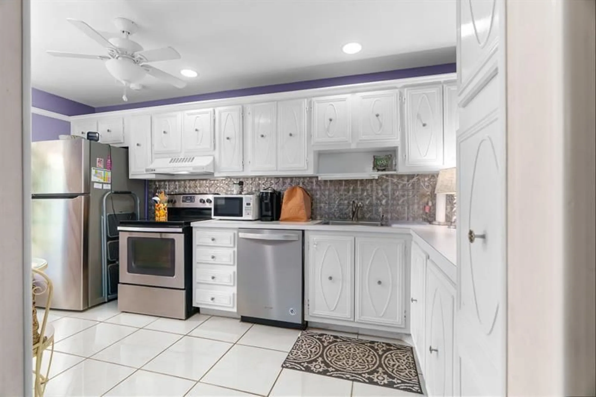 Property Slideshow image 10 of 50 | 8611 nw 11th st # b-161, Plantation, FL, 33322