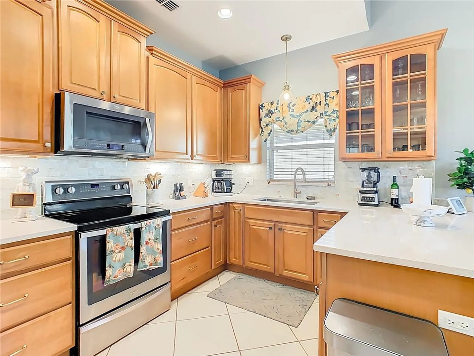 Property Slideshow image 14 of 76 | 680 portofino dr, Poinciana, FL, 34759