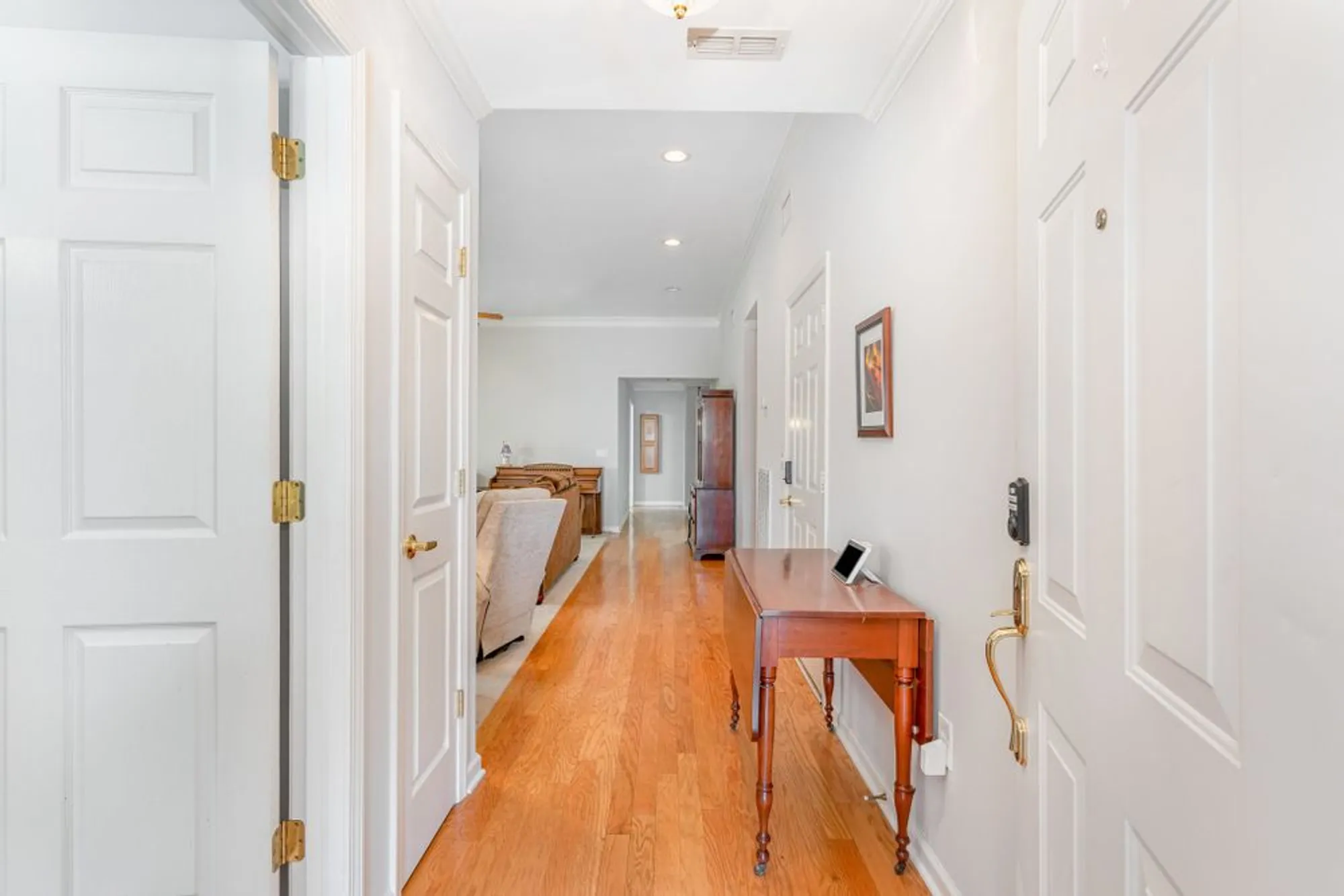 Property Slideshow image 2 of 15 | 646 forest glen cir, Murfreesboro, TN, 37128