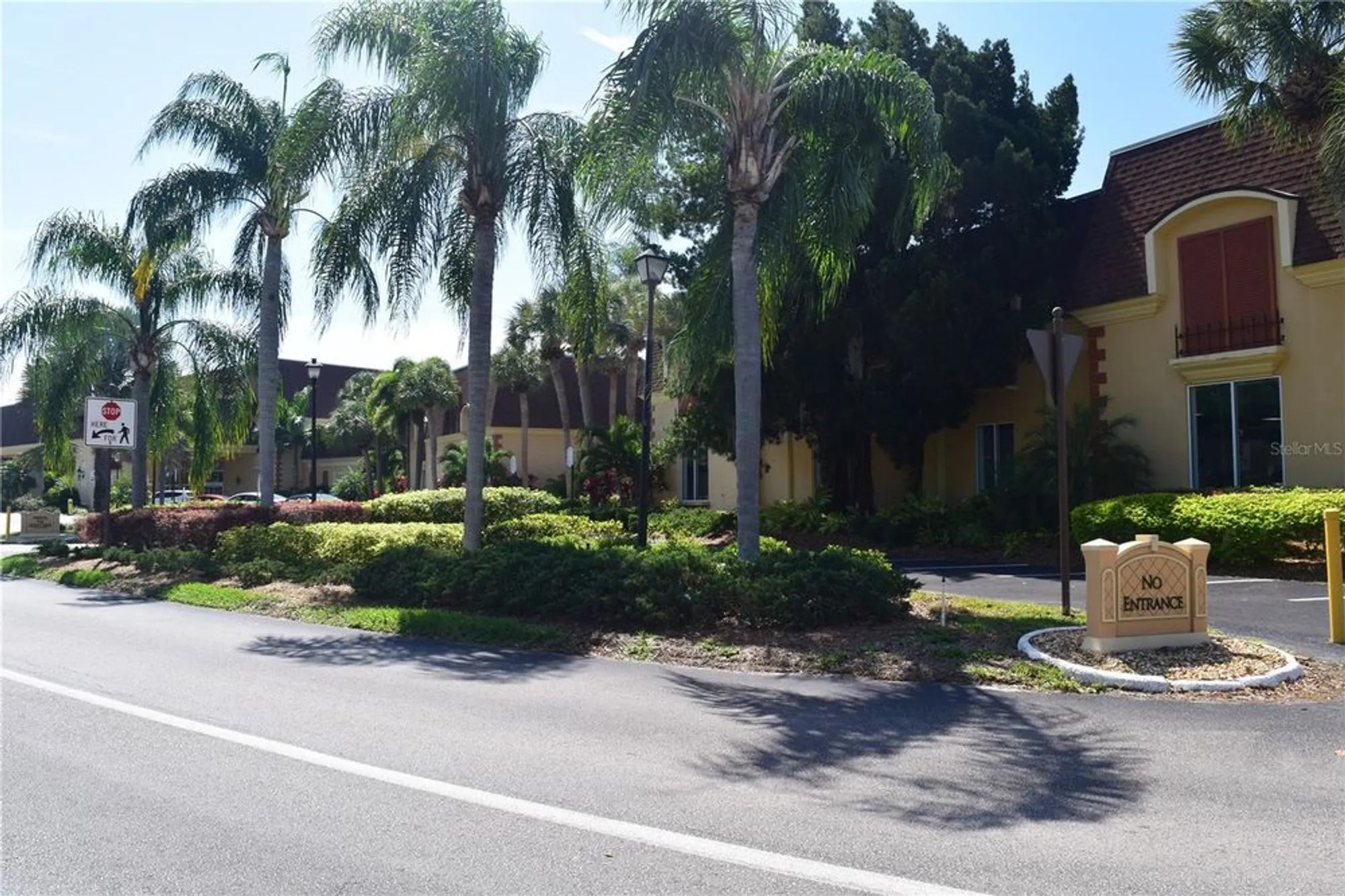 Property Slideshow image 35 of 49 | 1804 foxhunt dr b, Sun City Center, FL, 33573