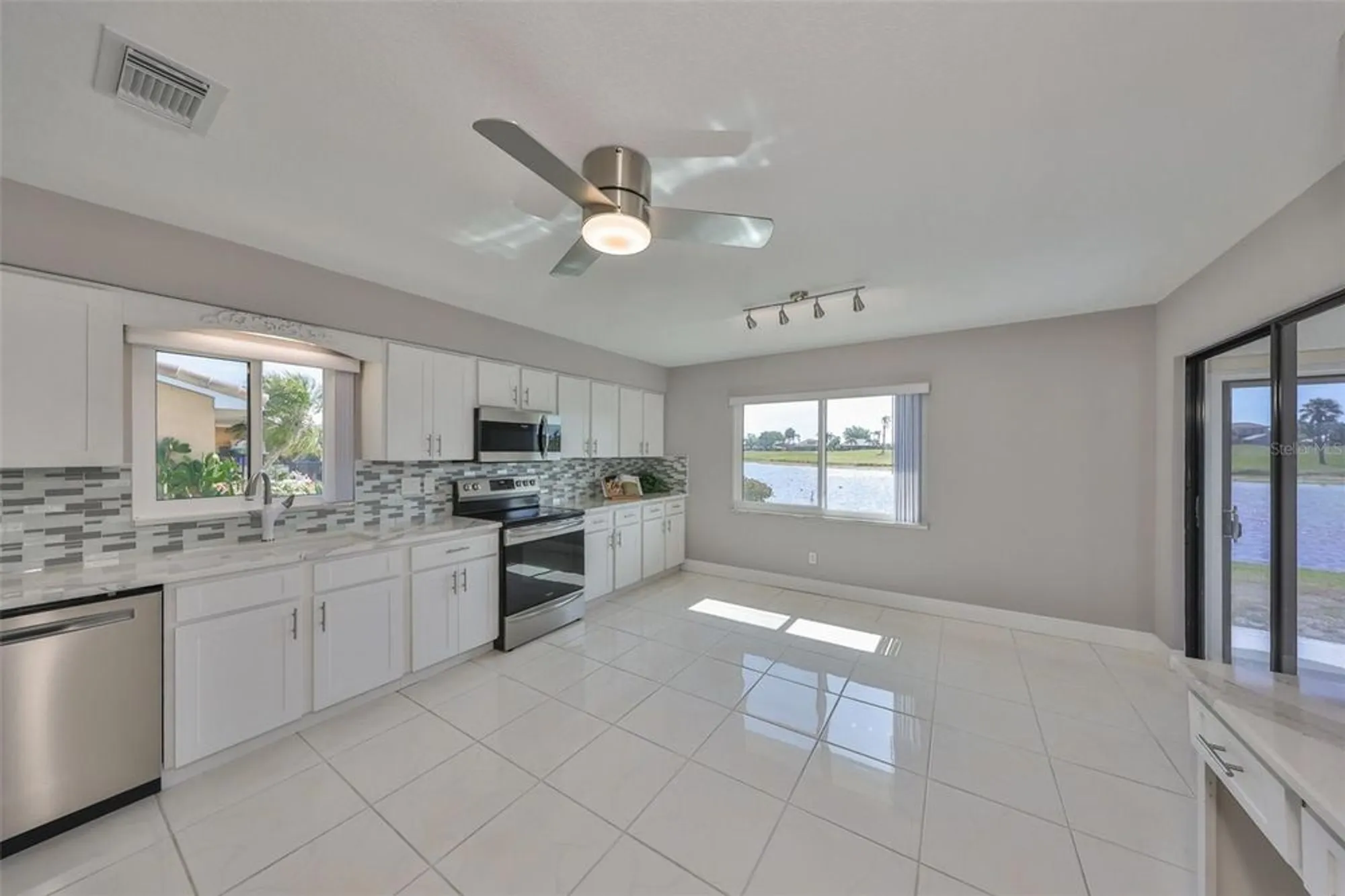 Property Slideshow image 28 of 53 | 1806 wolf laurel dr, Sun City Center, FL, 33573