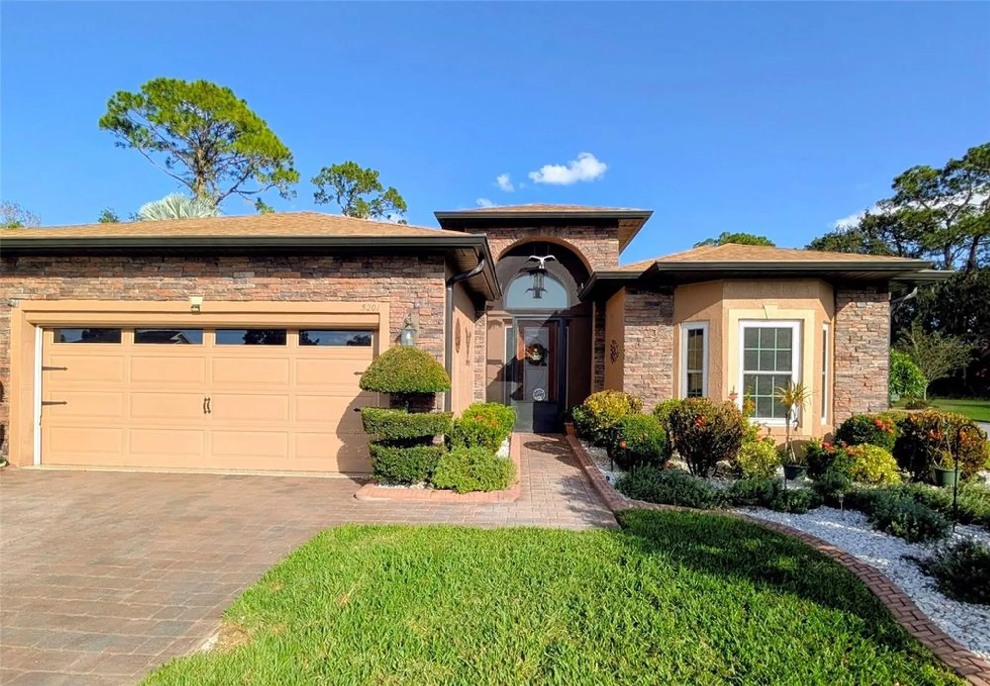 Property Slideshow image 1 of 66 | 5201 green dr, Winter Haven, FL, 33884