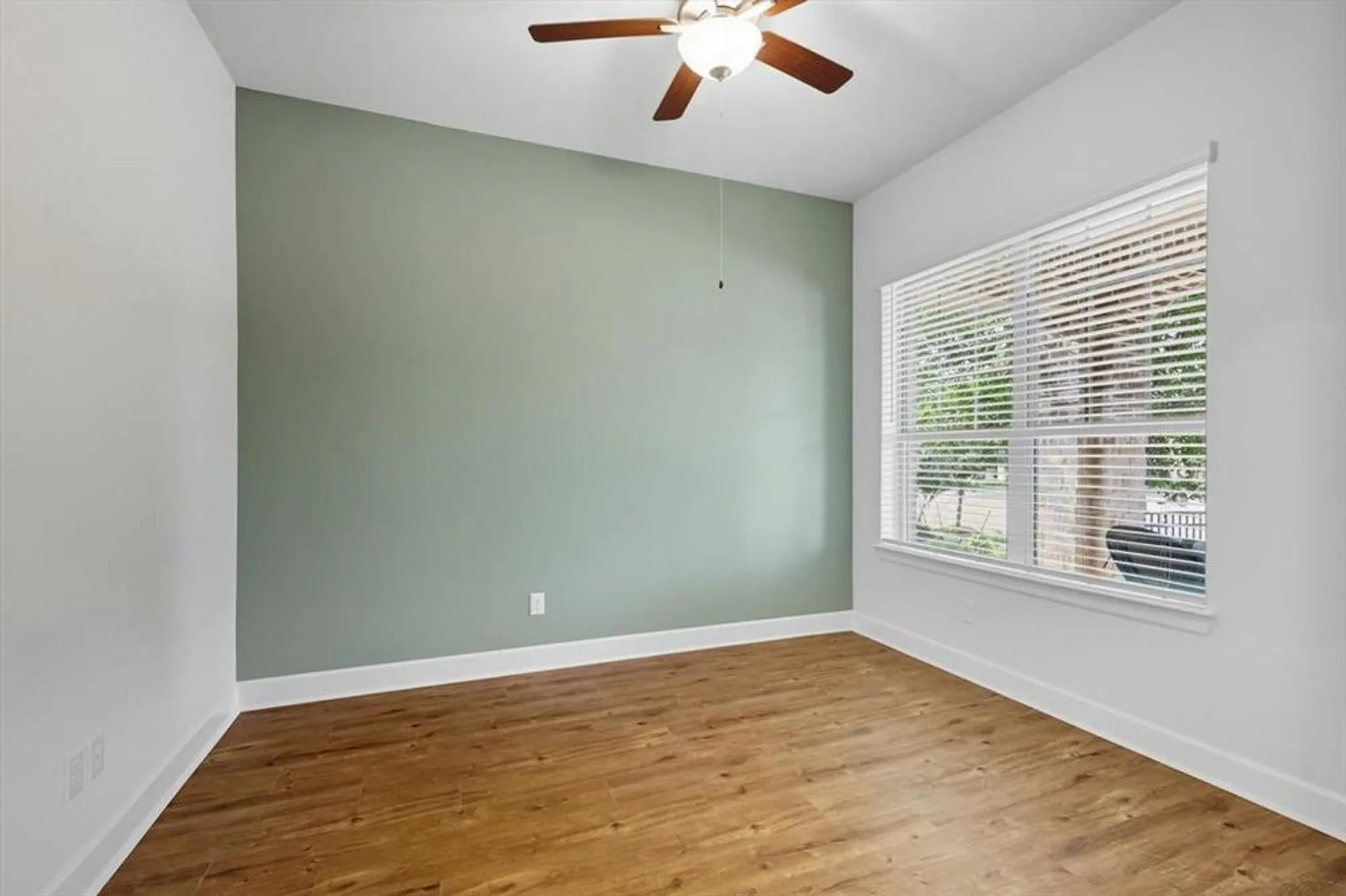 Property Slideshow image 8 of 40 | 4815 beaver creek dr, Arlington, TX, 76005