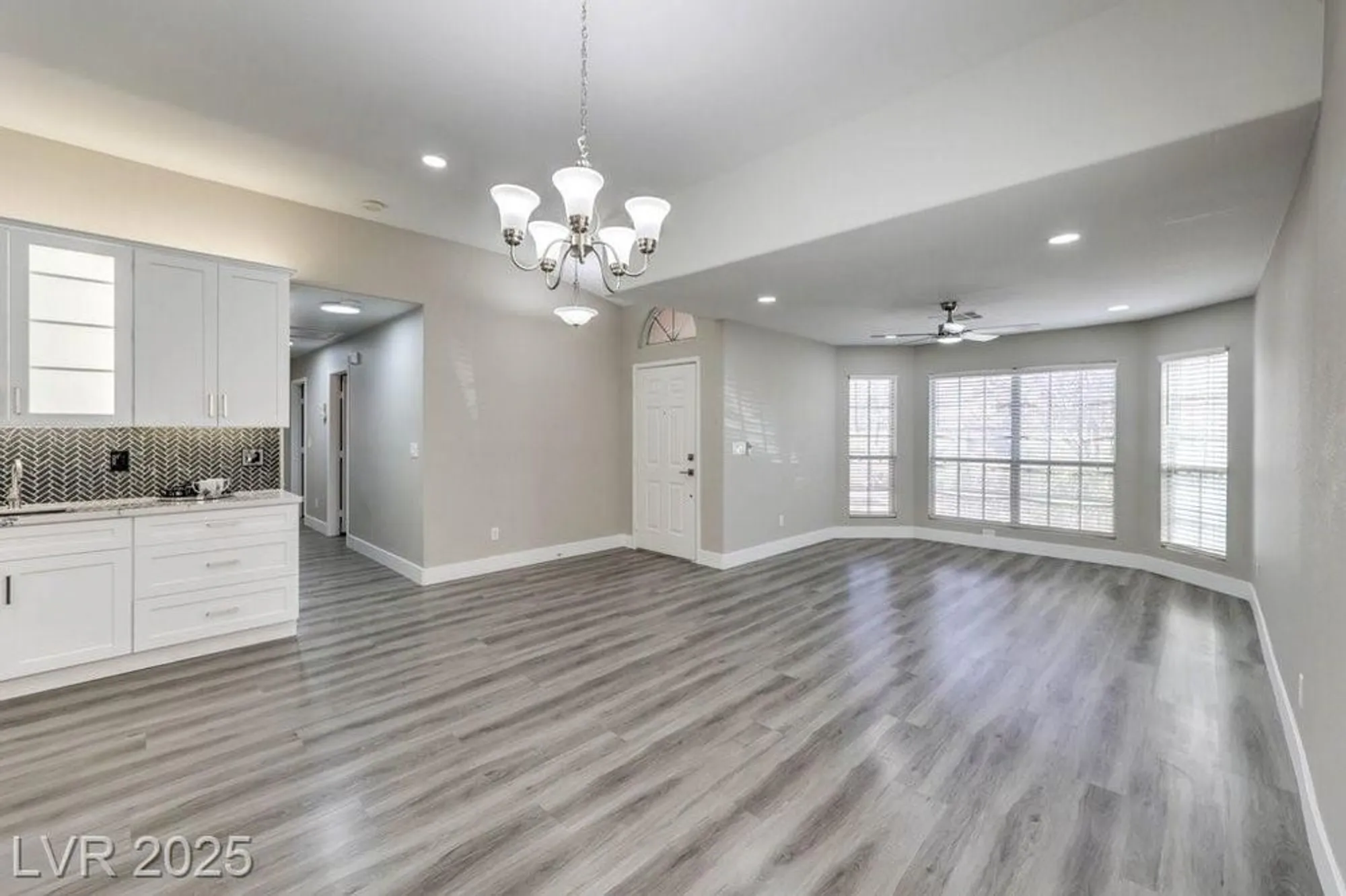 Property Slideshow image 8 of 63 | 5433 honey mesquite ln, Las Vegas, NV, 89130