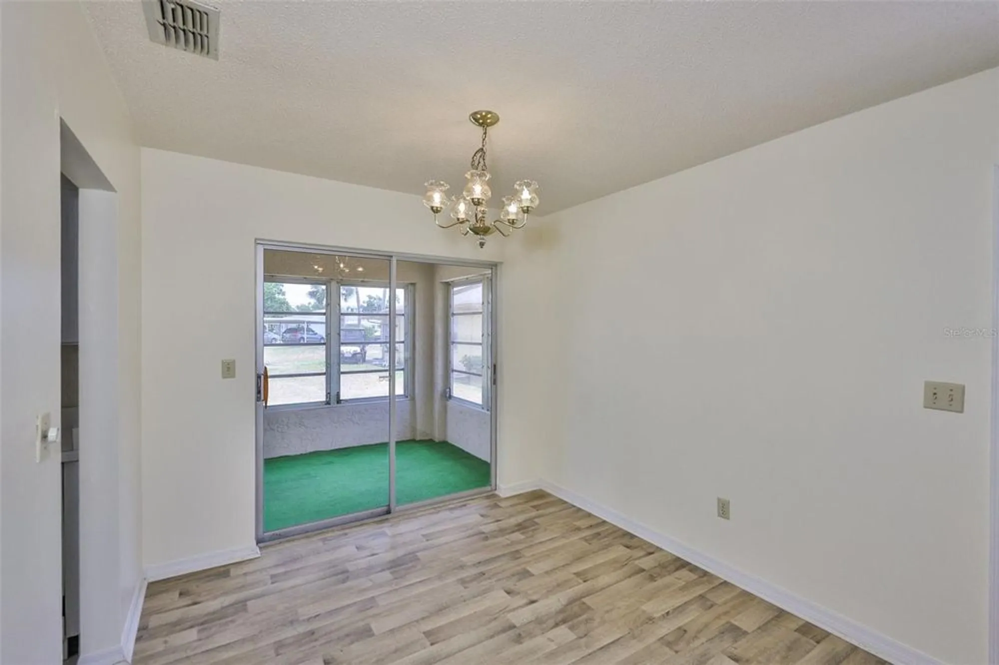 Property Slideshow image 11 of 54 | 1904 canterbury ln 18, Sun City Center, FL, 33573