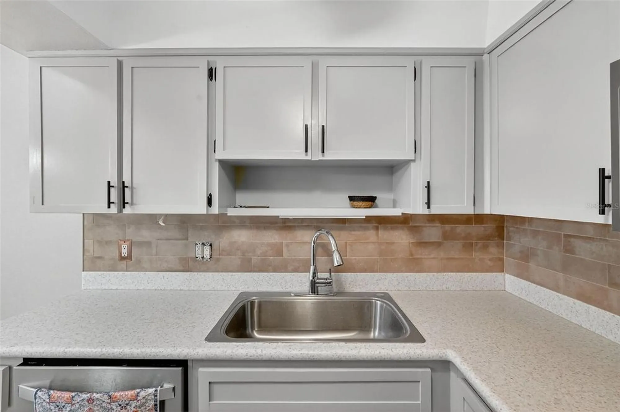 Property Slideshow image 18 of 30 | 2320 shelly dr b, Palm Harbor, FL, 34684