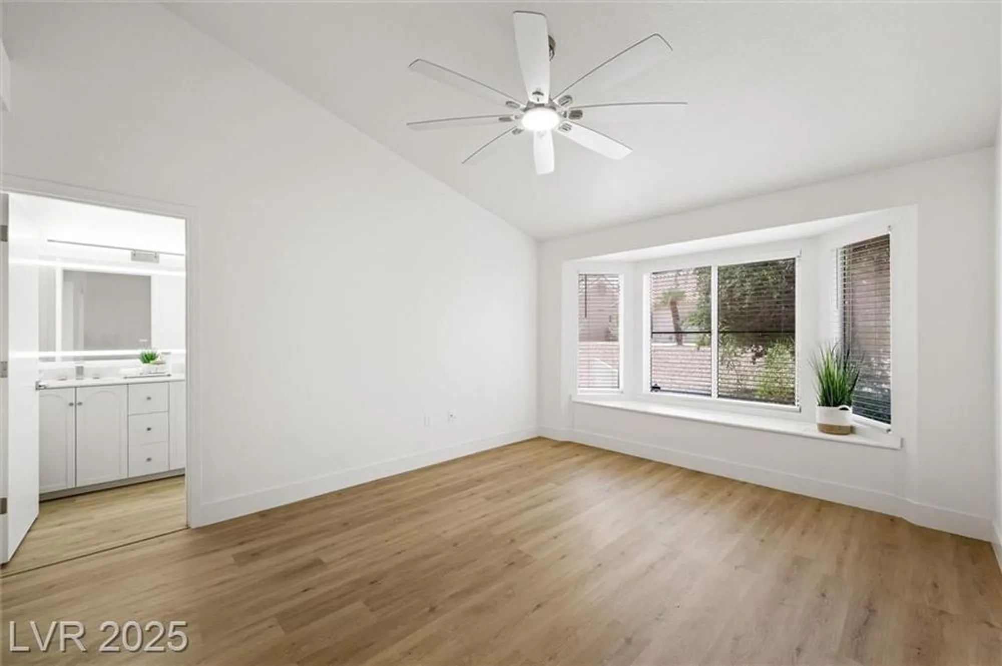 Property Slideshow image 24 of 40 | 2517 desert sands dr, Las Vegas, NV, 89134