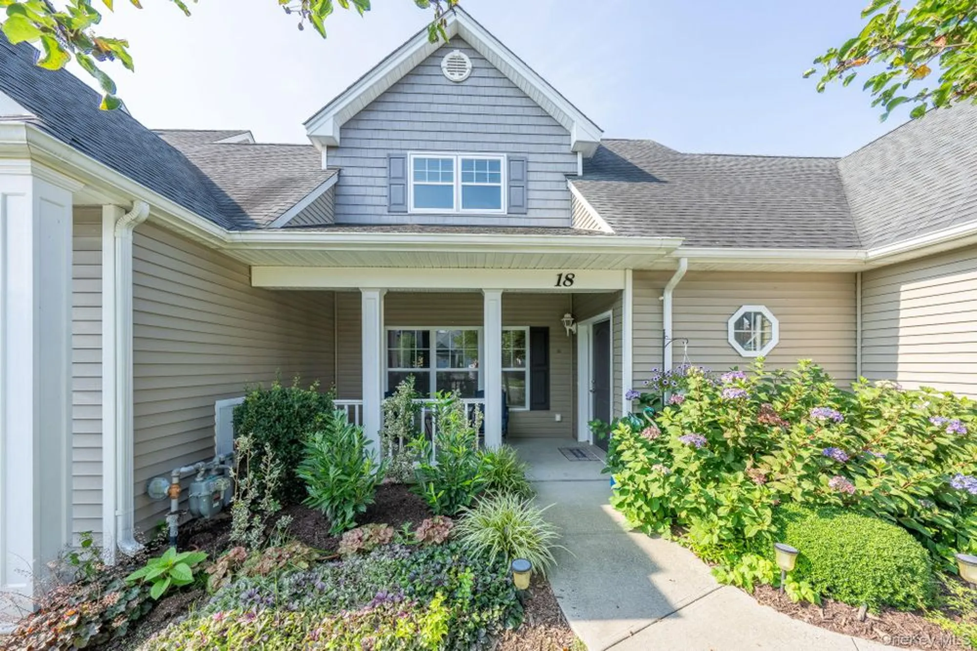 Property Slideshow image 1 of 22 | 18 kennsington ct, Riverhead, NY, 11901