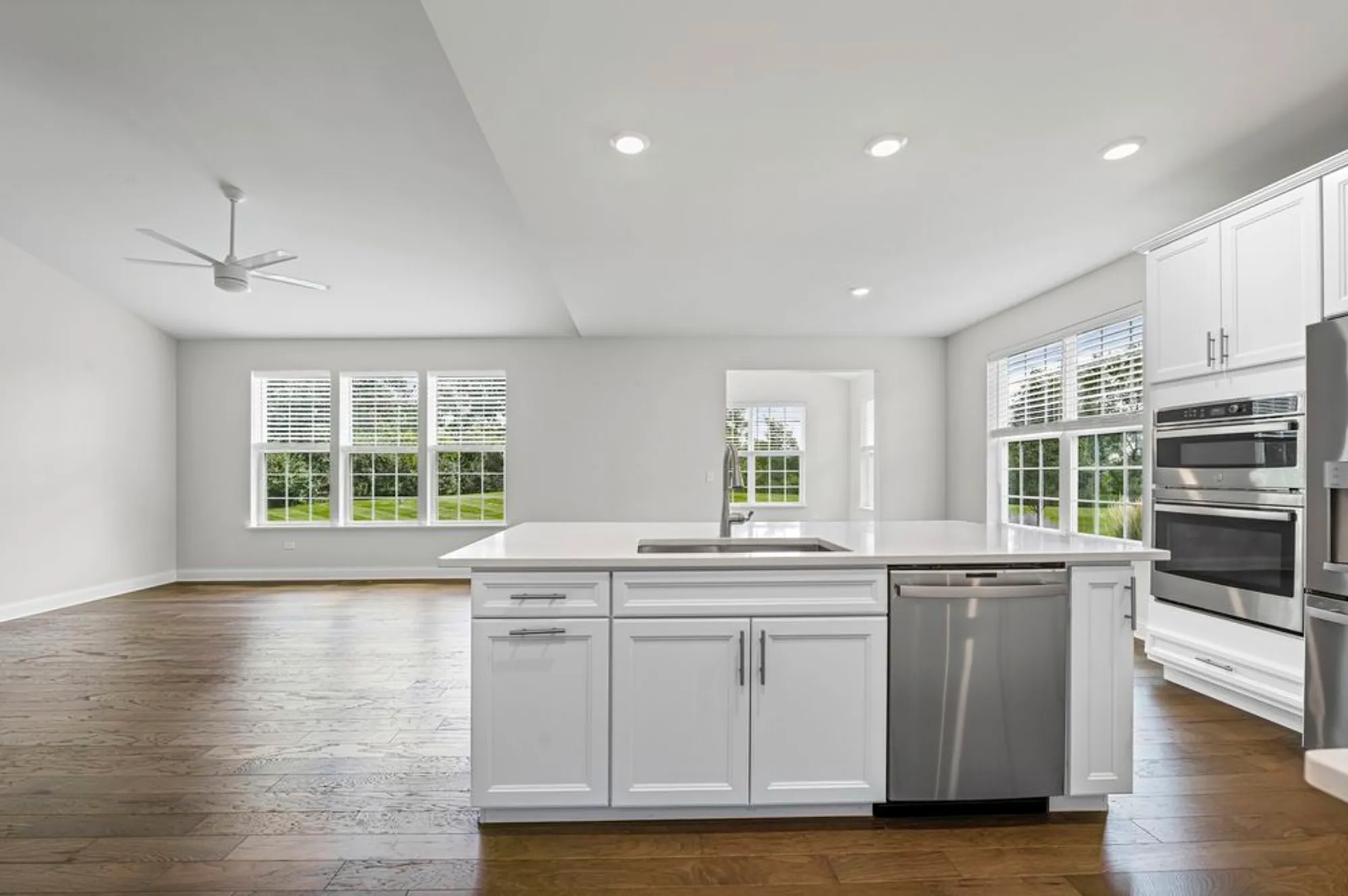 Property Slideshow image 9 of 29 | 1117 black cherry dr, Crystal Lake, IL, 60012