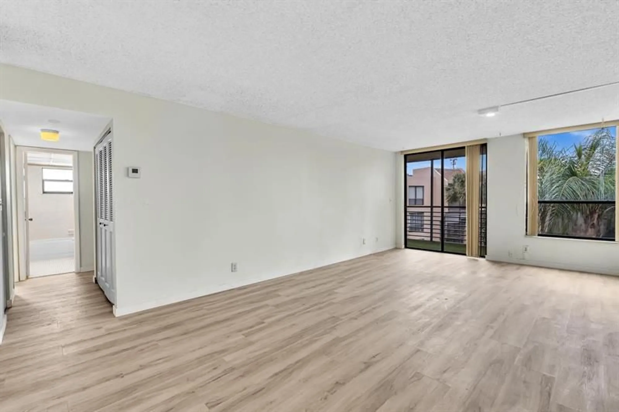 Property Slideshow image 15 of 48 | 6351 n university dr 324, Tamarac, FL, 33321