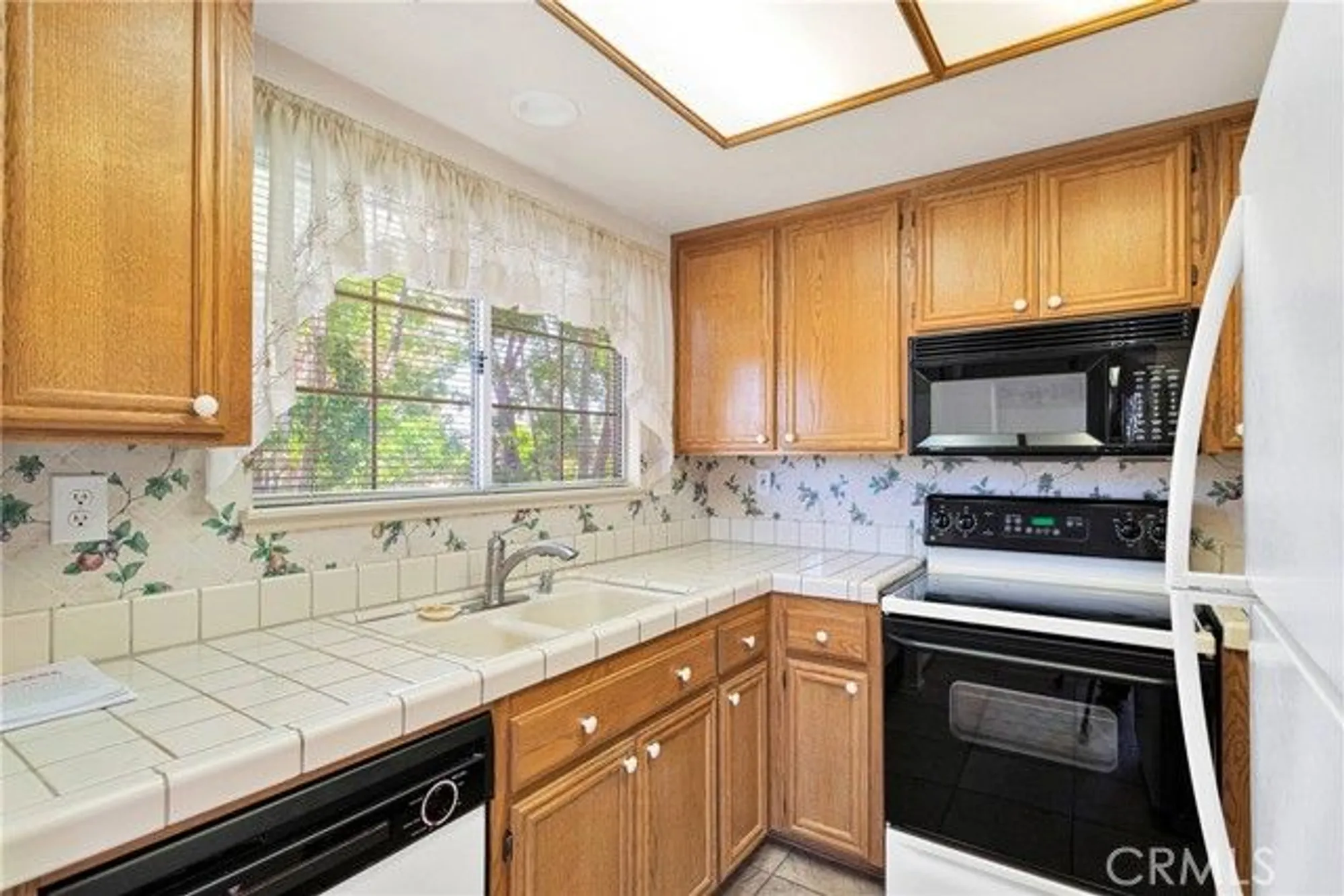 Property Slideshow image 11 of 39 | 19121 palo verde dr, Apple Valley, CA, 92308