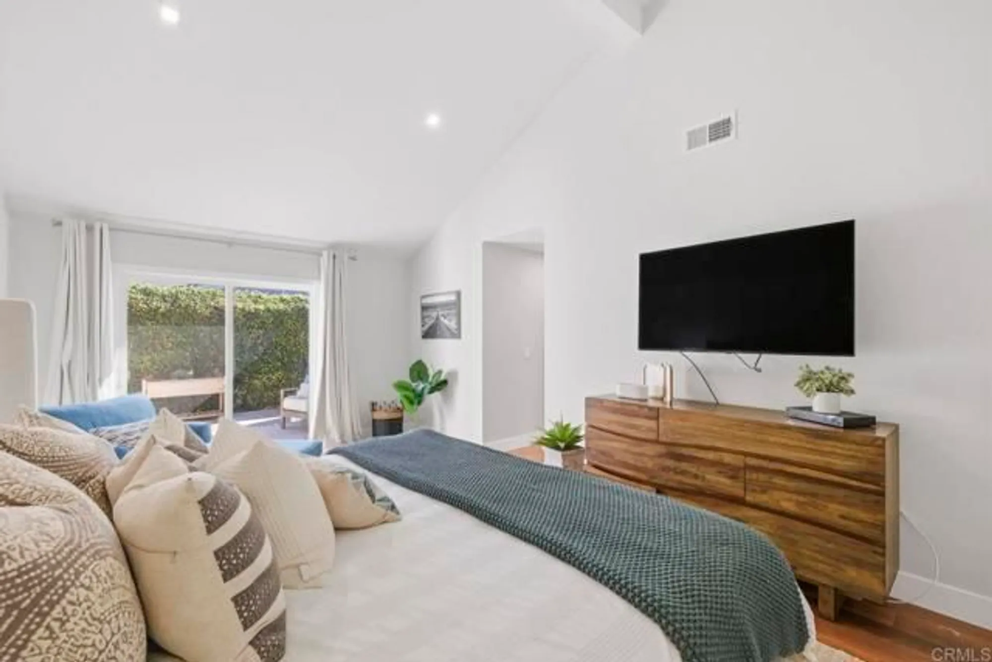 Property Slideshow image 29 of 44 | 1541 via entrada del lago, San Marcos, CA, 92078