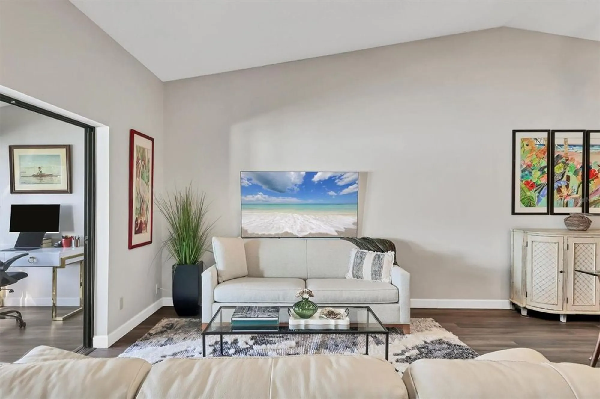 Property Slideshow image 7 of 55 | 3861 wilshire cir 115, Sarasota, FL, 34238