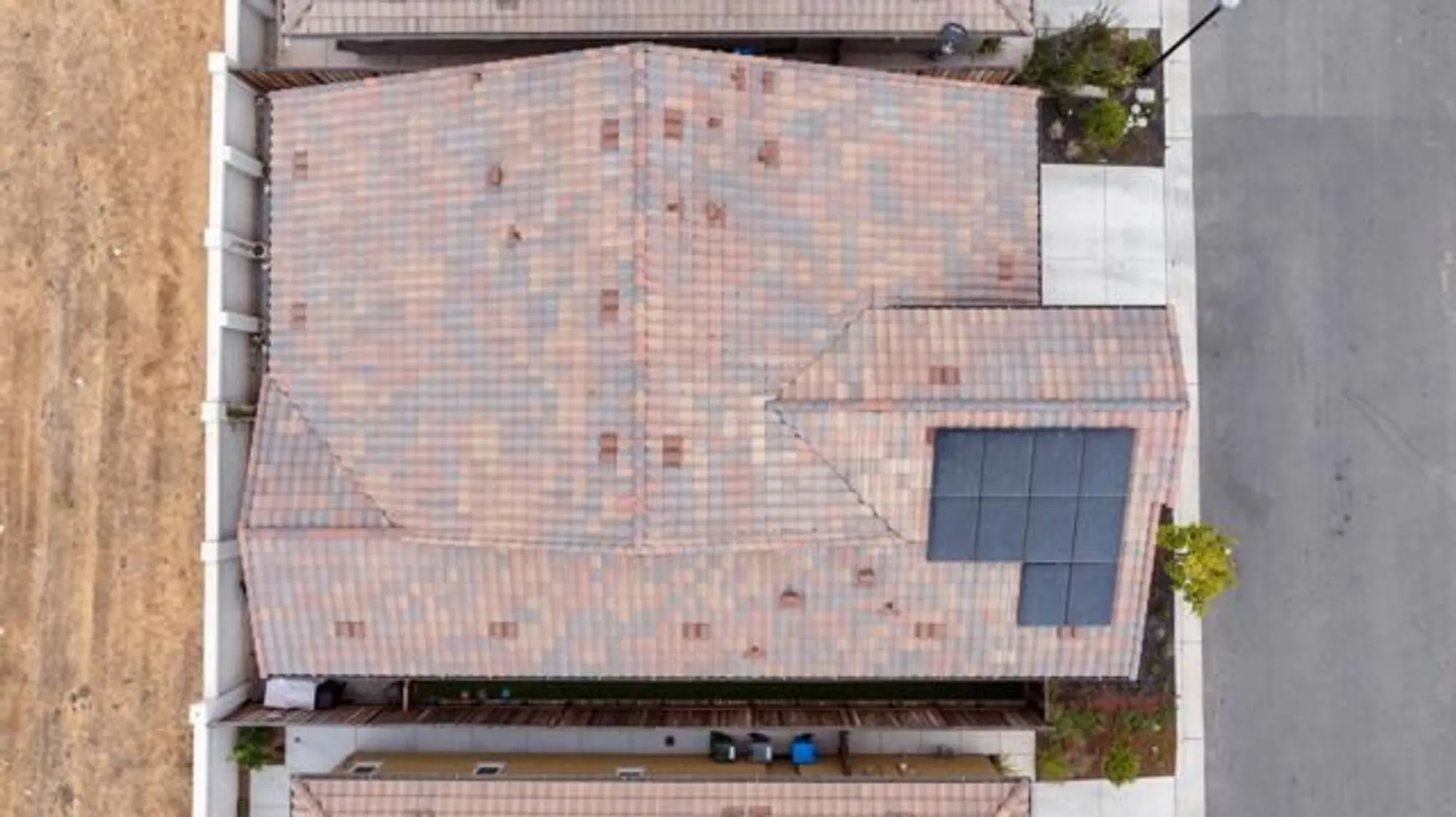 Property Slideshow image 41 of 52 | 2102 white oak dr, Hollister, CA, 95023