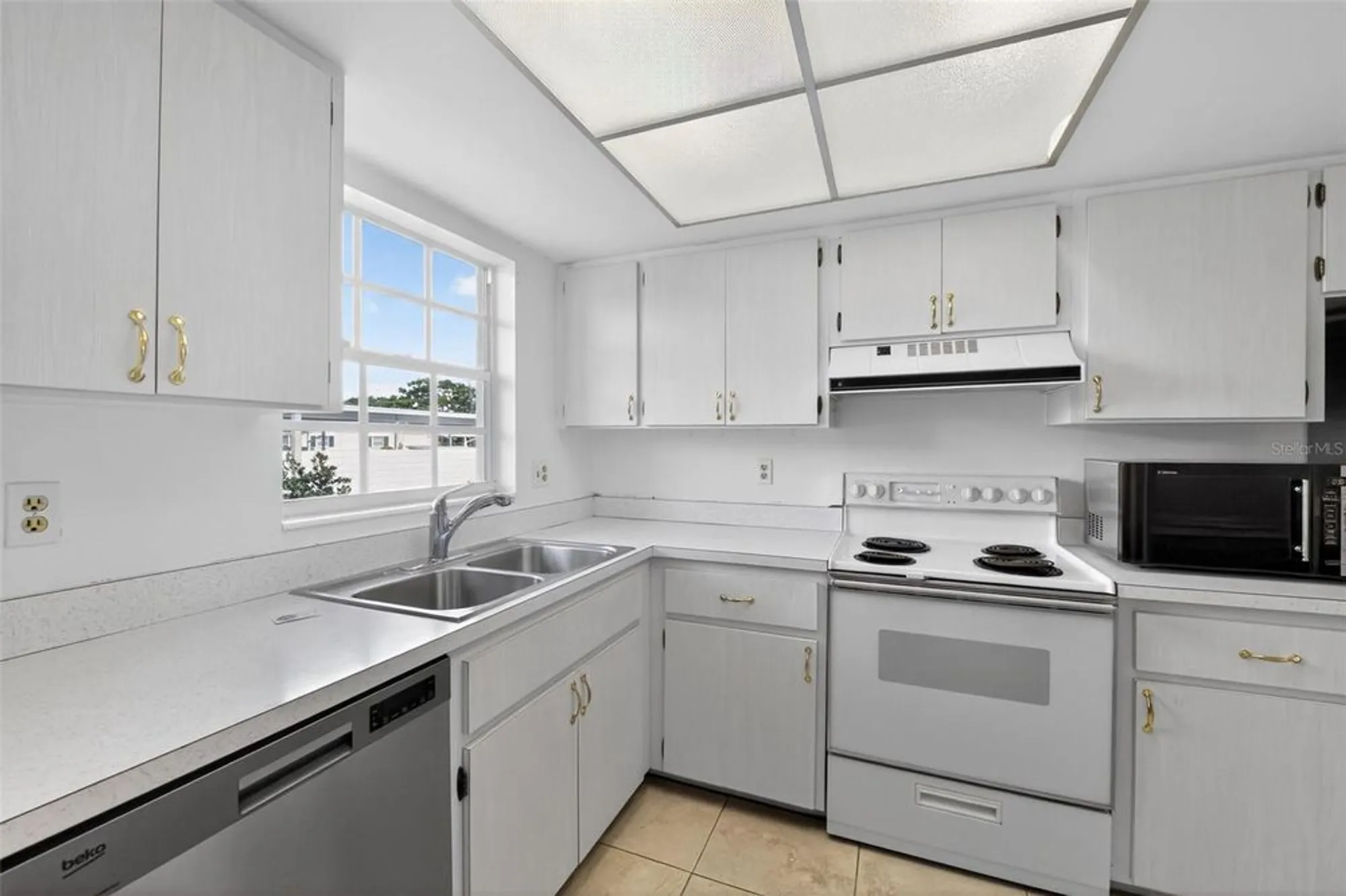 Property Slideshow image 3 of 27 | 2560 golf course dr 507, Sarasota, FL, 34234