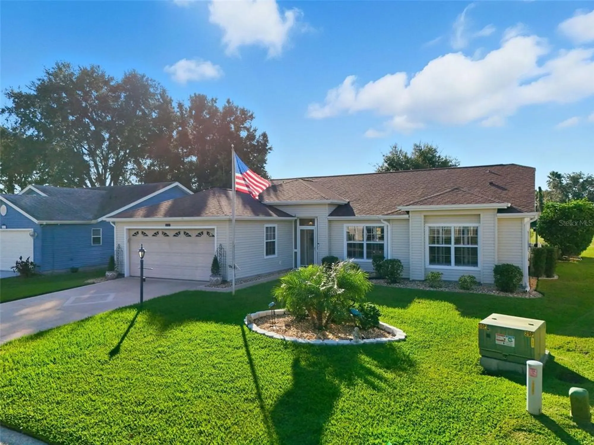 Property Slideshow image 3 of 65 | 25233 lost oak cir, Leesburg, FL, 34748
