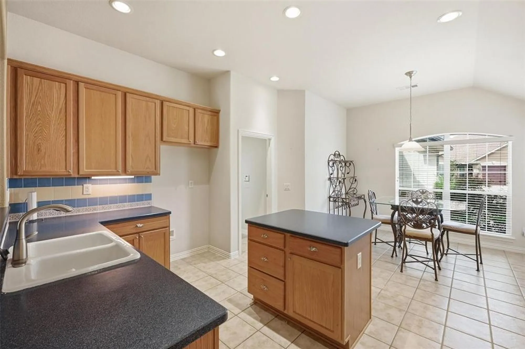 Property Slideshow image 12 of 39 | 10417 belvedere dr, Denton, TX, 76207