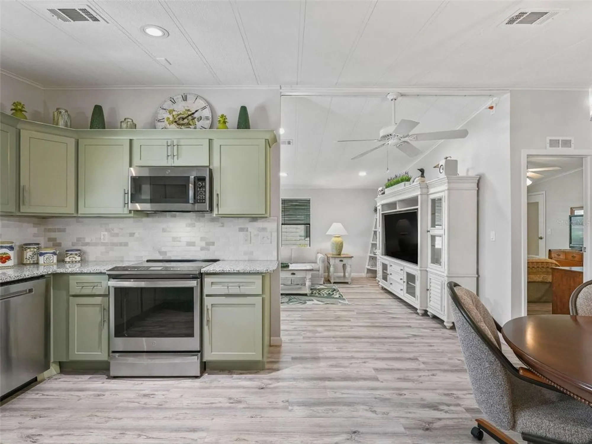 Property Slideshow image 5 of 37 | 1708 lauren ln, Lady Lake, FL, 32159