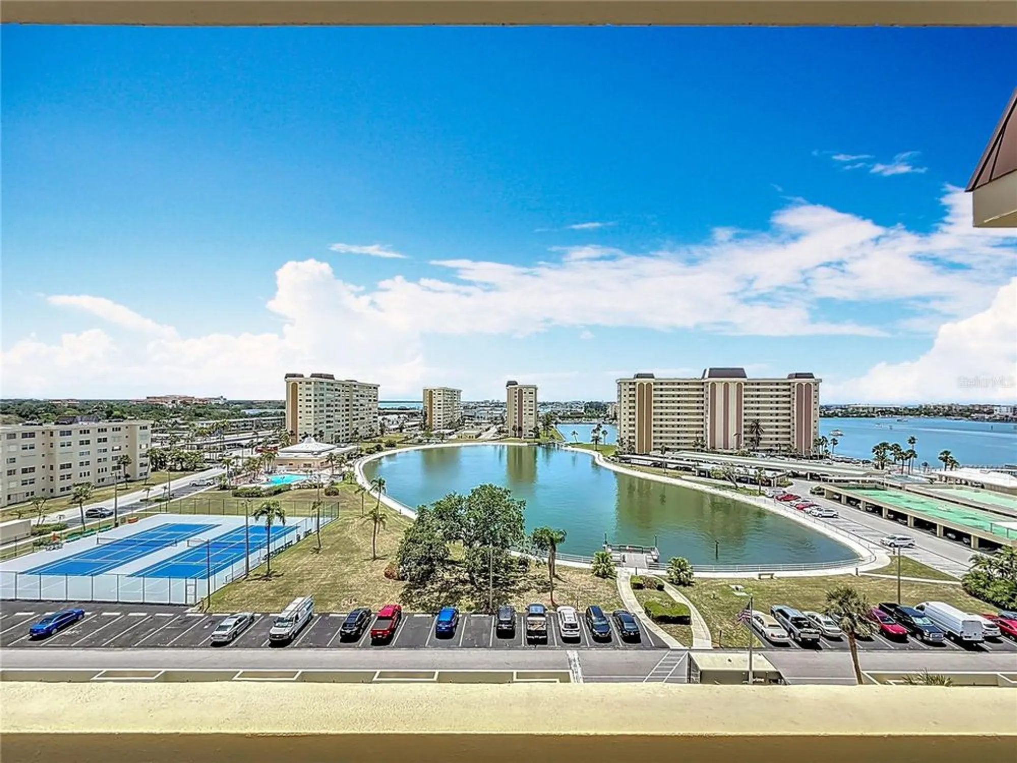 Property Slideshow image 37 of 61 | 4725 cove cir apt 908, St Petersburg, FL, 33708