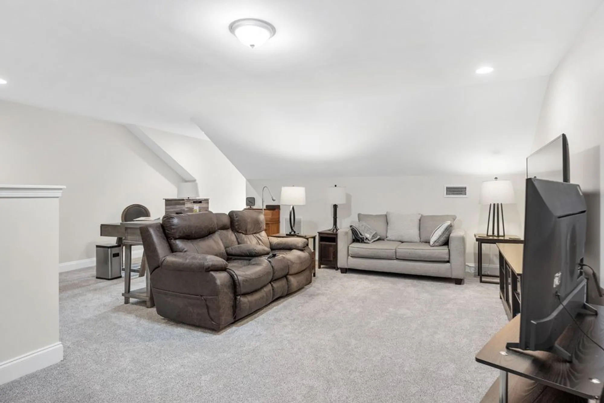 Property Slideshow image 30 of 71 | 240 glennister ct, Gallatin, TN, 37066