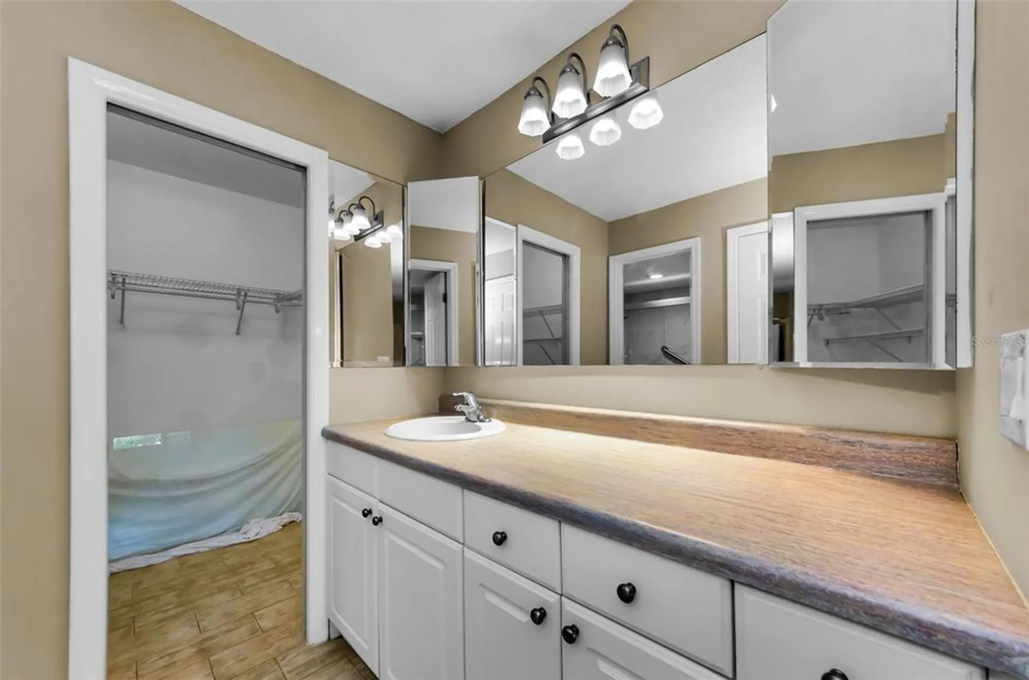 Property Slideshow image 21 of 49 | 14130 rosemary ln apt 3306, Largo, FL, 33774