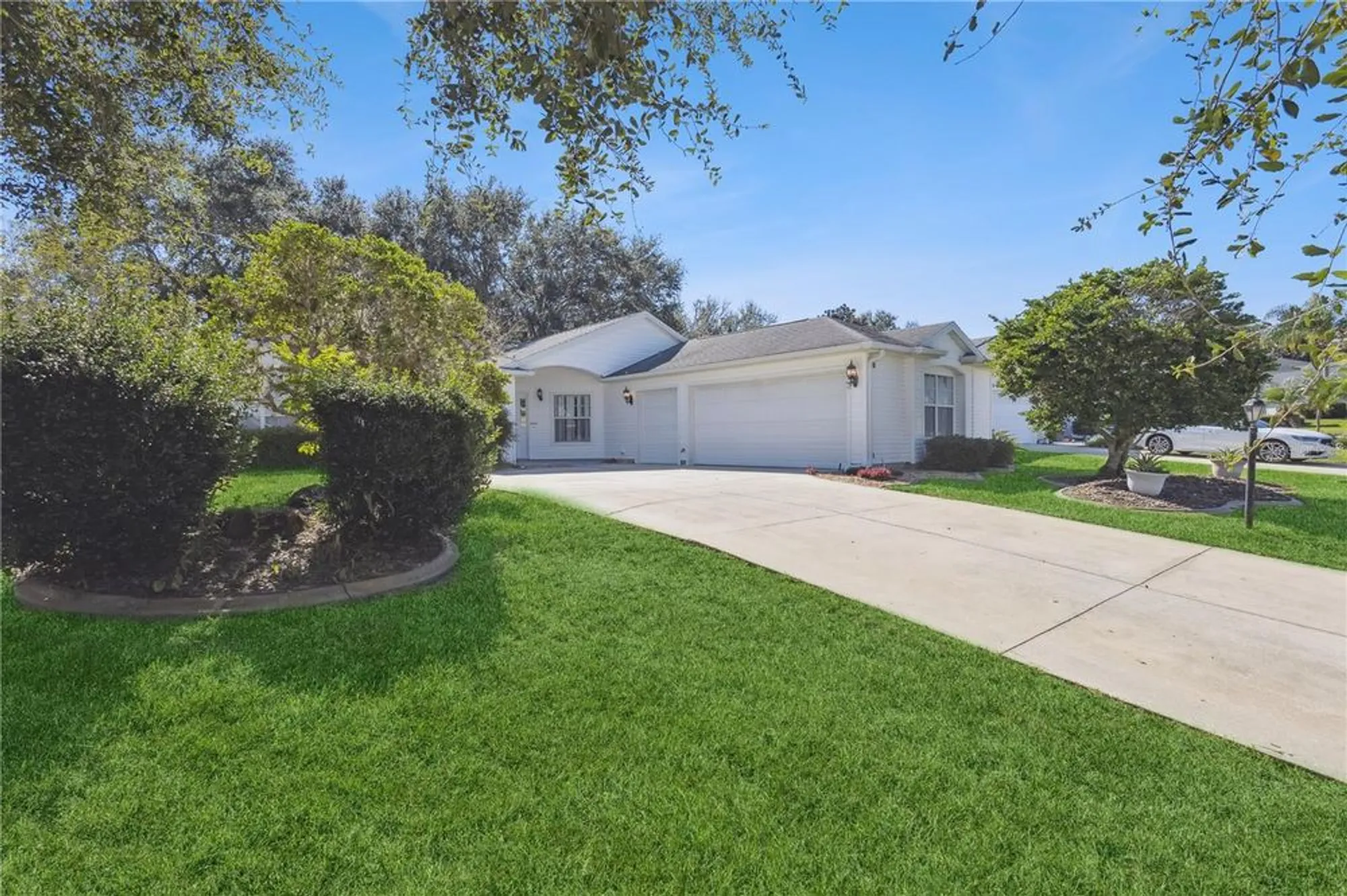 Property Slideshow image 3 of 40 | 4936 sawgrass lake cir, Leesburg, FL, 34748