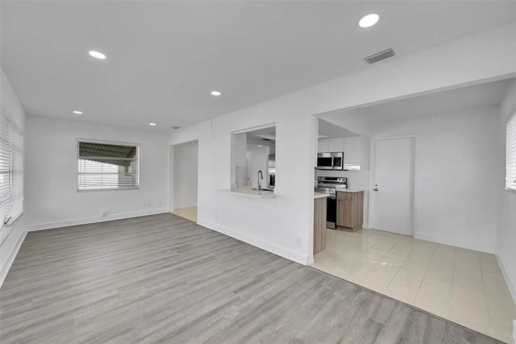 Property Slideshow image 9 of 25 | 2851 w golf blvd, Pompano Beach, FL, 33064