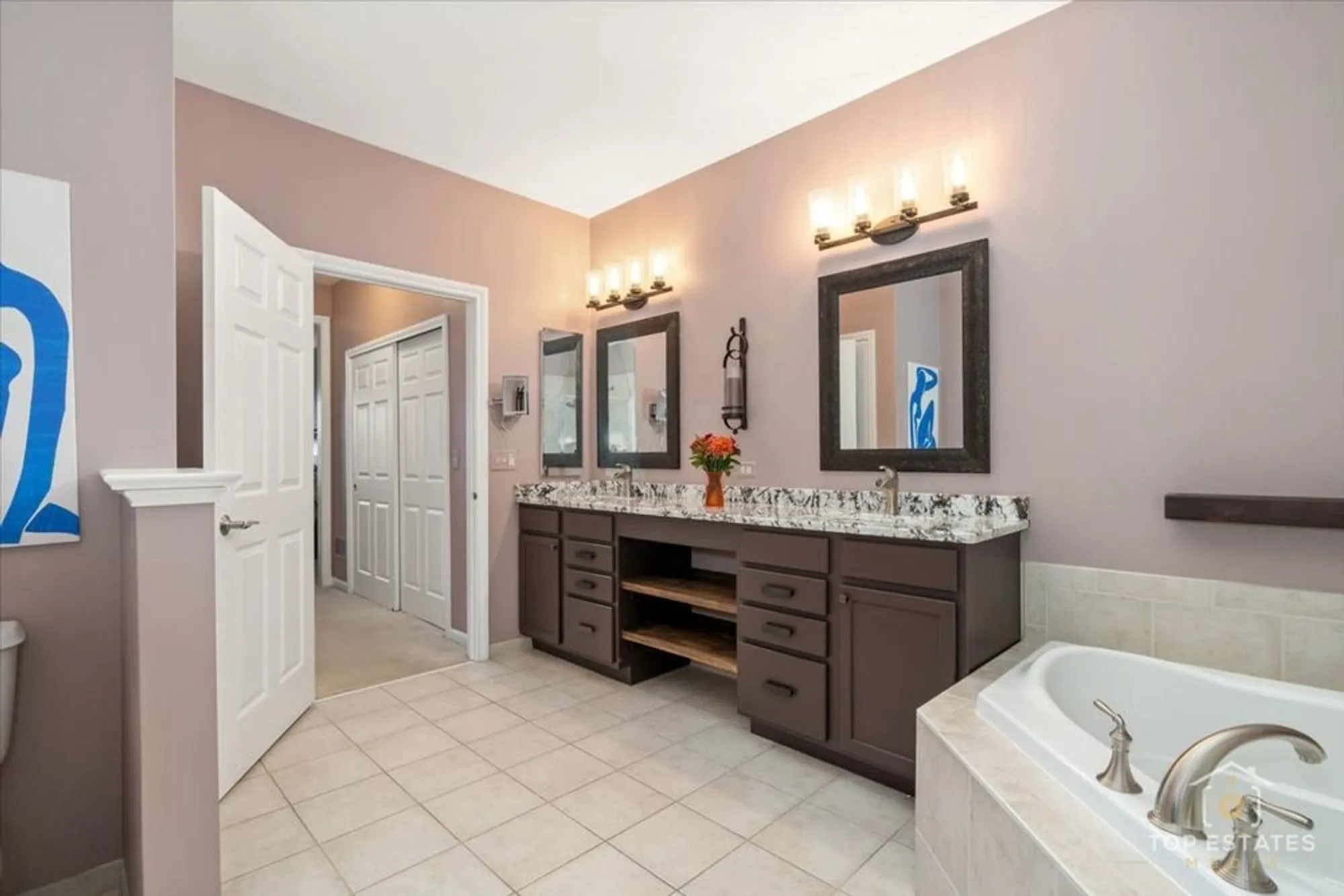 Property Slideshow image 22 of 43 | 1039 riviera dr # 1039, Elgin, IL, 60124