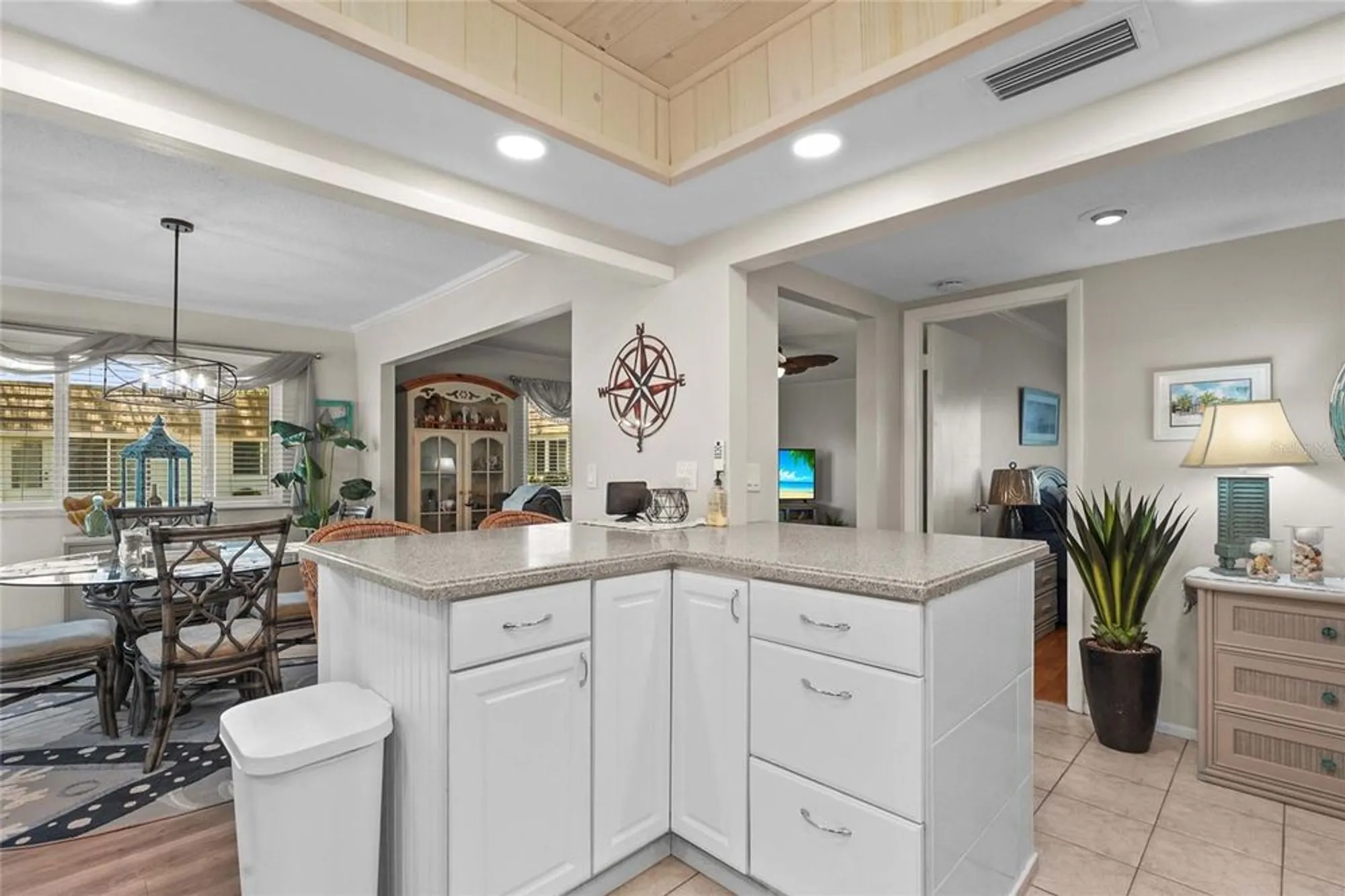 Property Slideshow image 10 of 39 | 2531 riverbluff pkwy # v181, Sarasota, FL, 34231