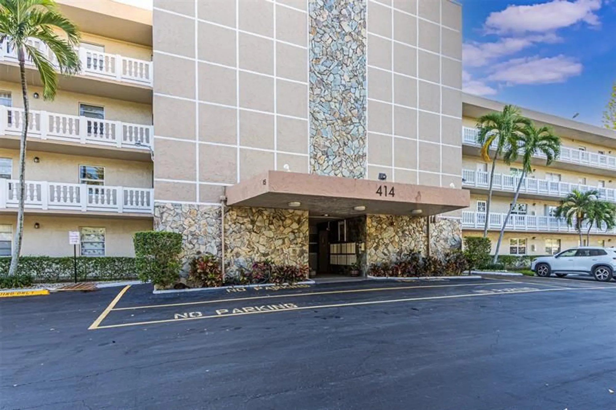 Property Slideshow image 34 of 42 | 414 se 10th st 302, Dania Beach, FL, 33004