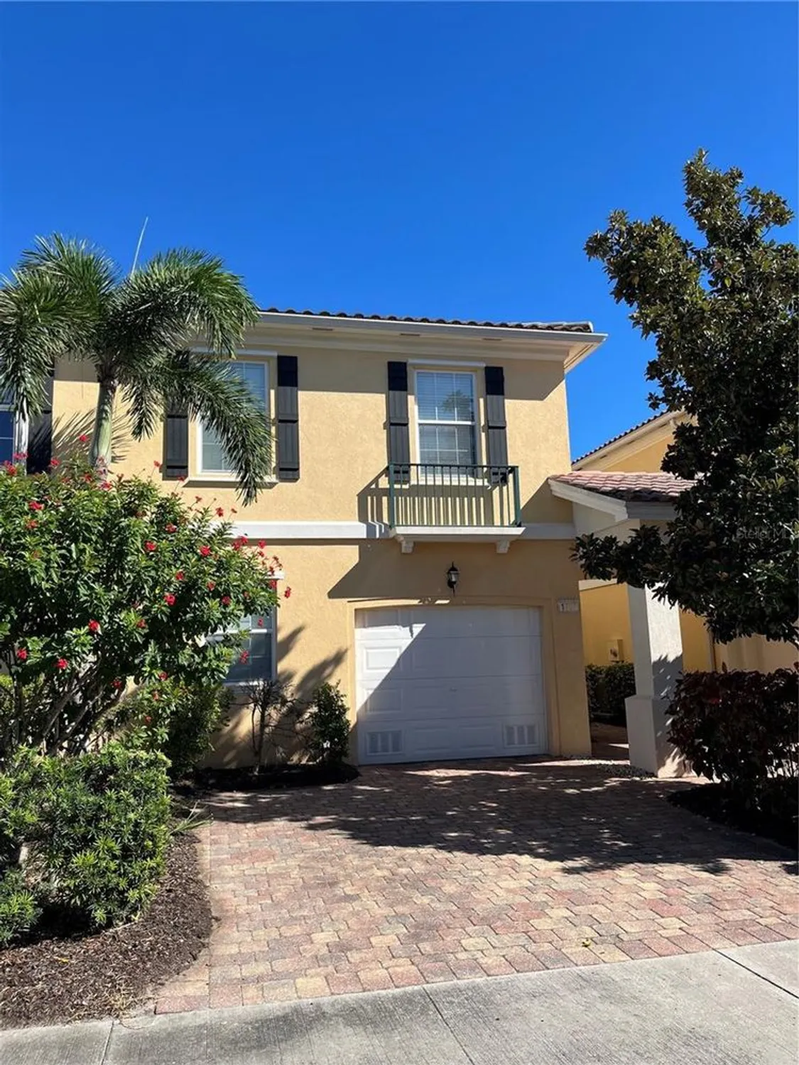 Property Slideshow image 7 of 54 | 1707 burgos dr, Sarasota, FL, 34238