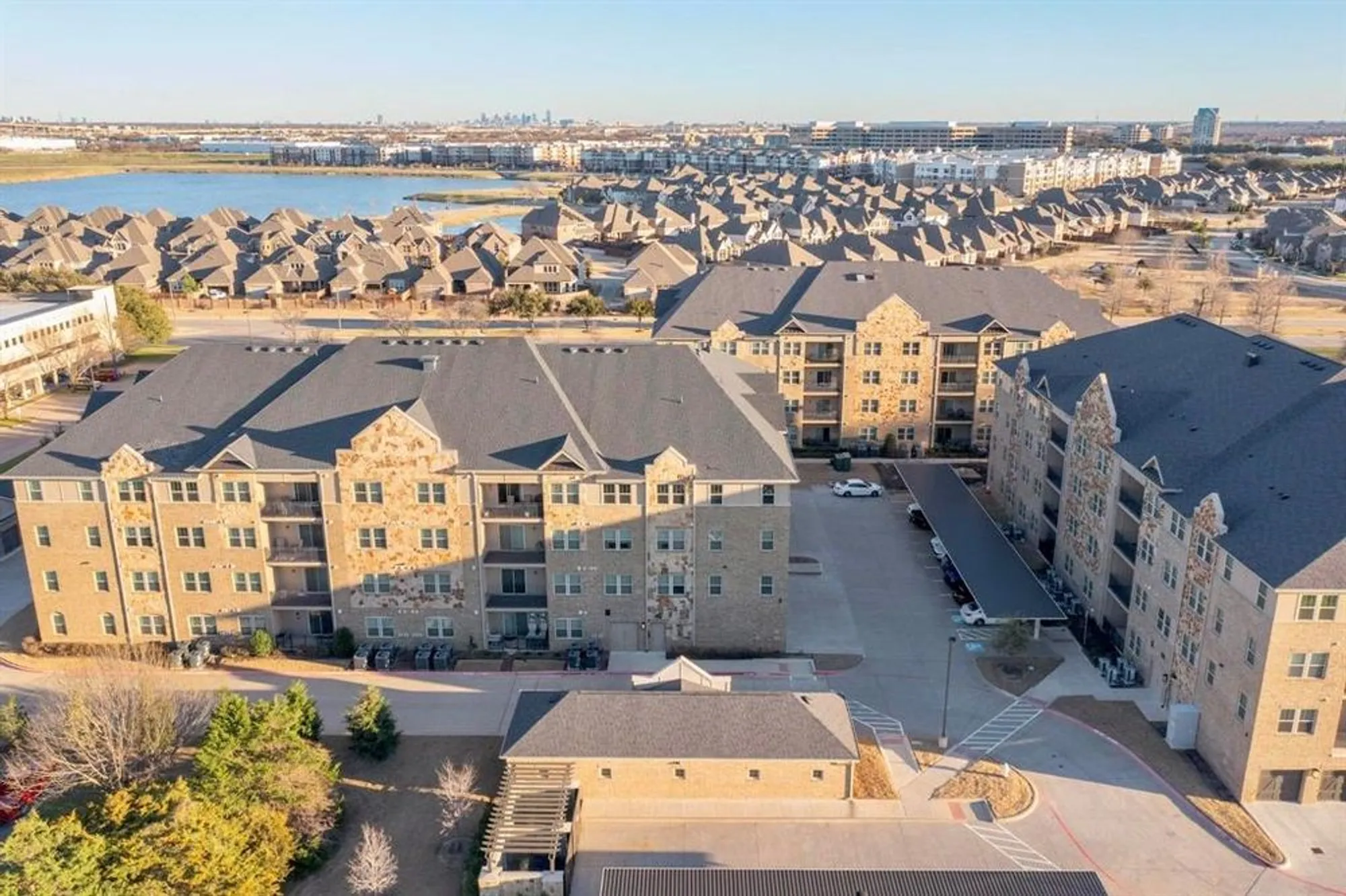 Property Slideshow image 9 of 40 | 1735 wittington pl apt 3403, Dallas, TX, 75234