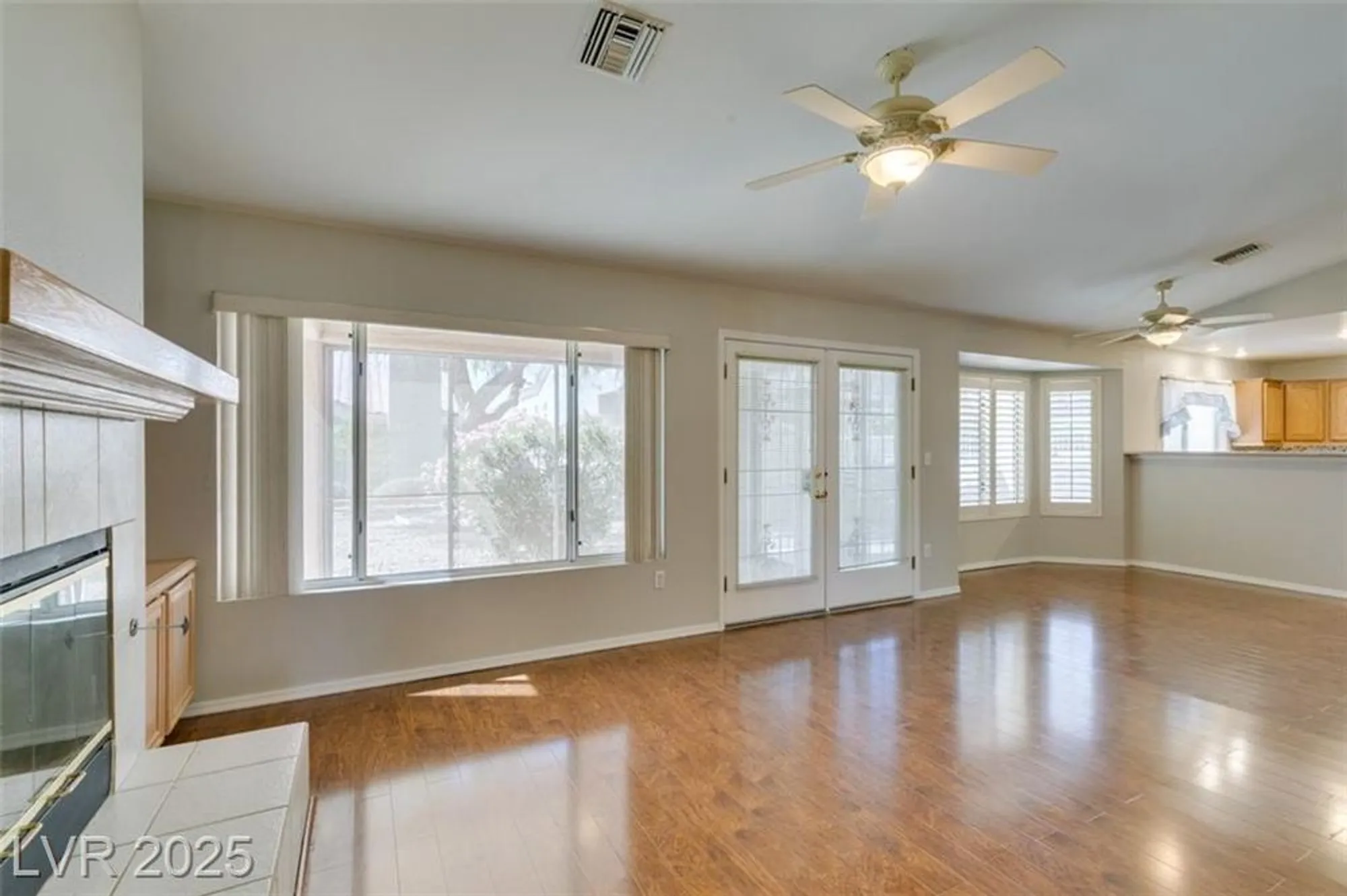 Property Slideshow image 10 of 31 | 10009 netherton dr, Las Vegas, NV, 89134