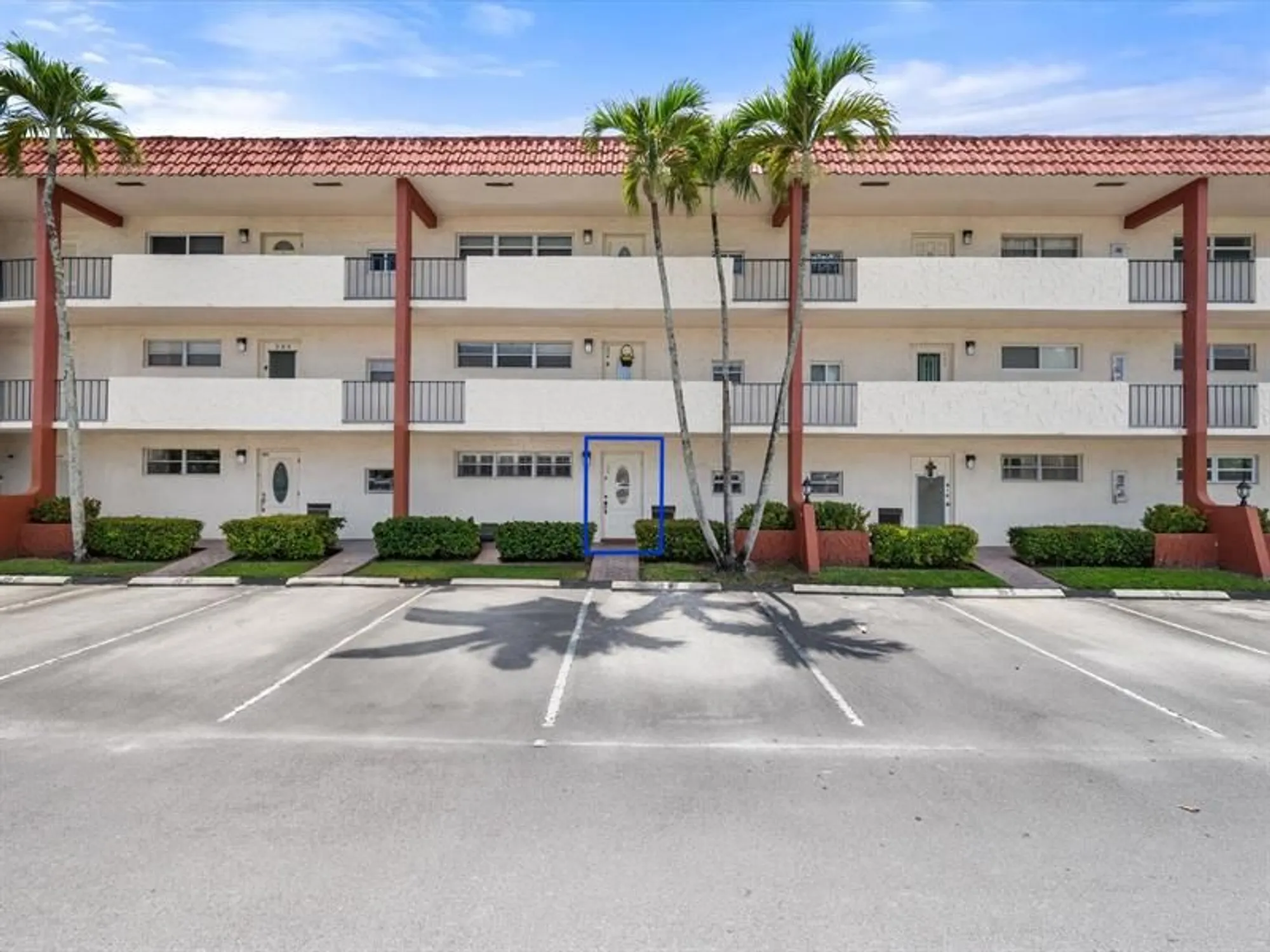 Property Slideshow image 7 of 33 | 311 s hollybrook dr apt 104, Pembroke Pines, FL, 33025