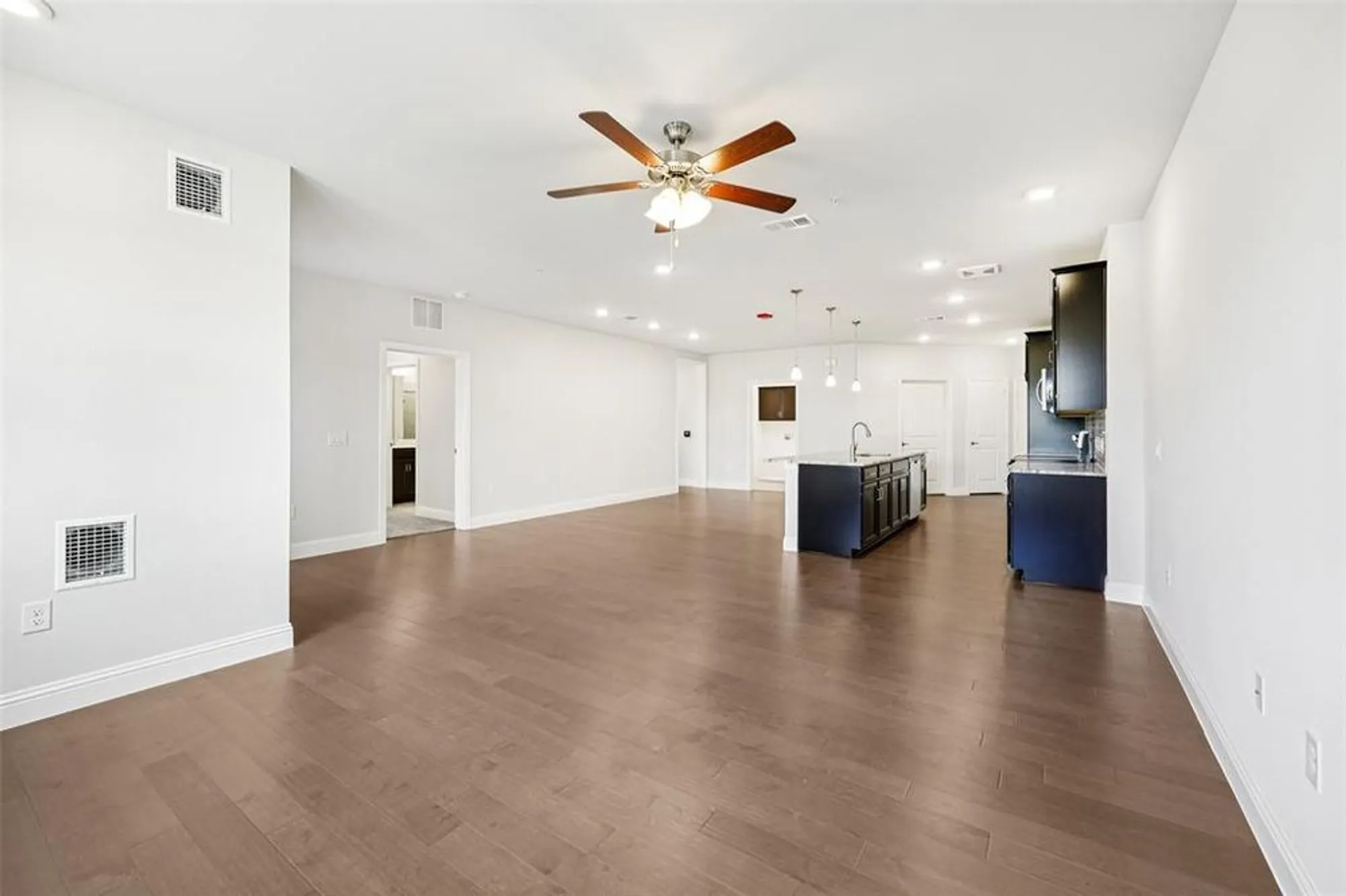 Property Slideshow image 13 of 35 | 1735 wittington pl apt 2203, Dallas, TX, 75234