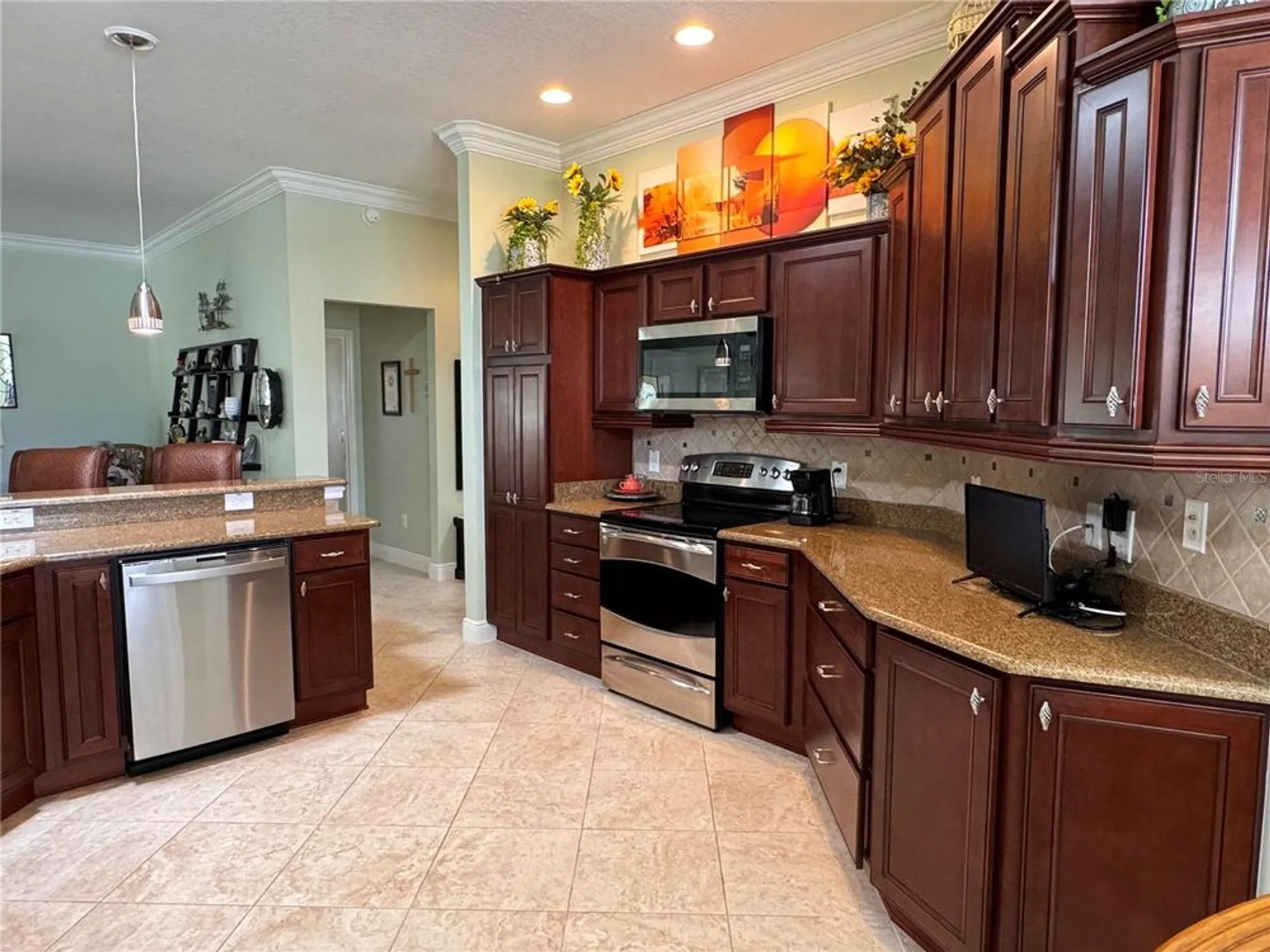 Property Slideshow image 6 of 37 | 2005 markridge loop, The Villages, FL, 32162
