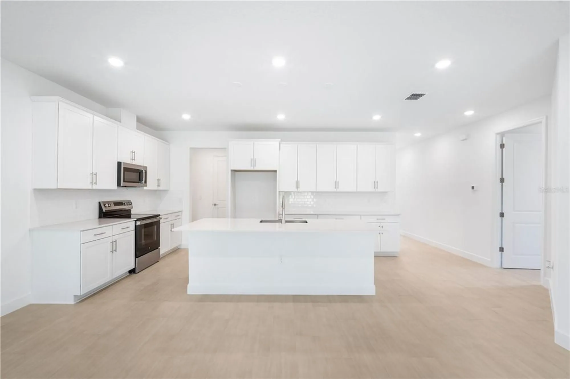 Property Slideshow image 10 of 48 | 9005 players dr, Weeki Wachee, FL, 34613