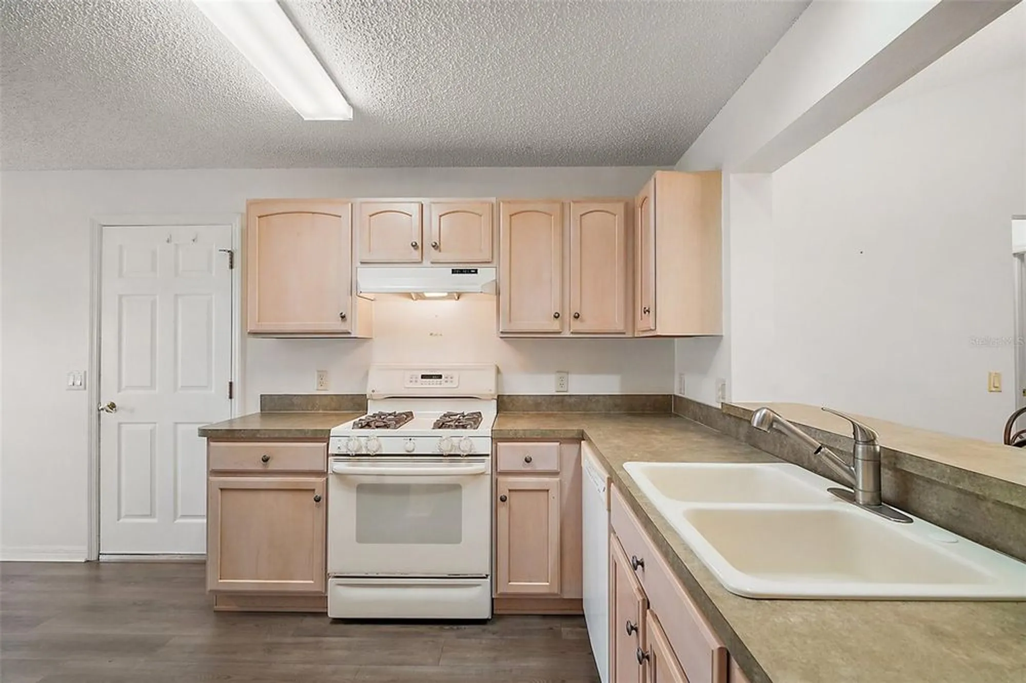 Property Slideshow image 10 of 21 | 17238 se 94th coults cir, The Villages, FL, 32162